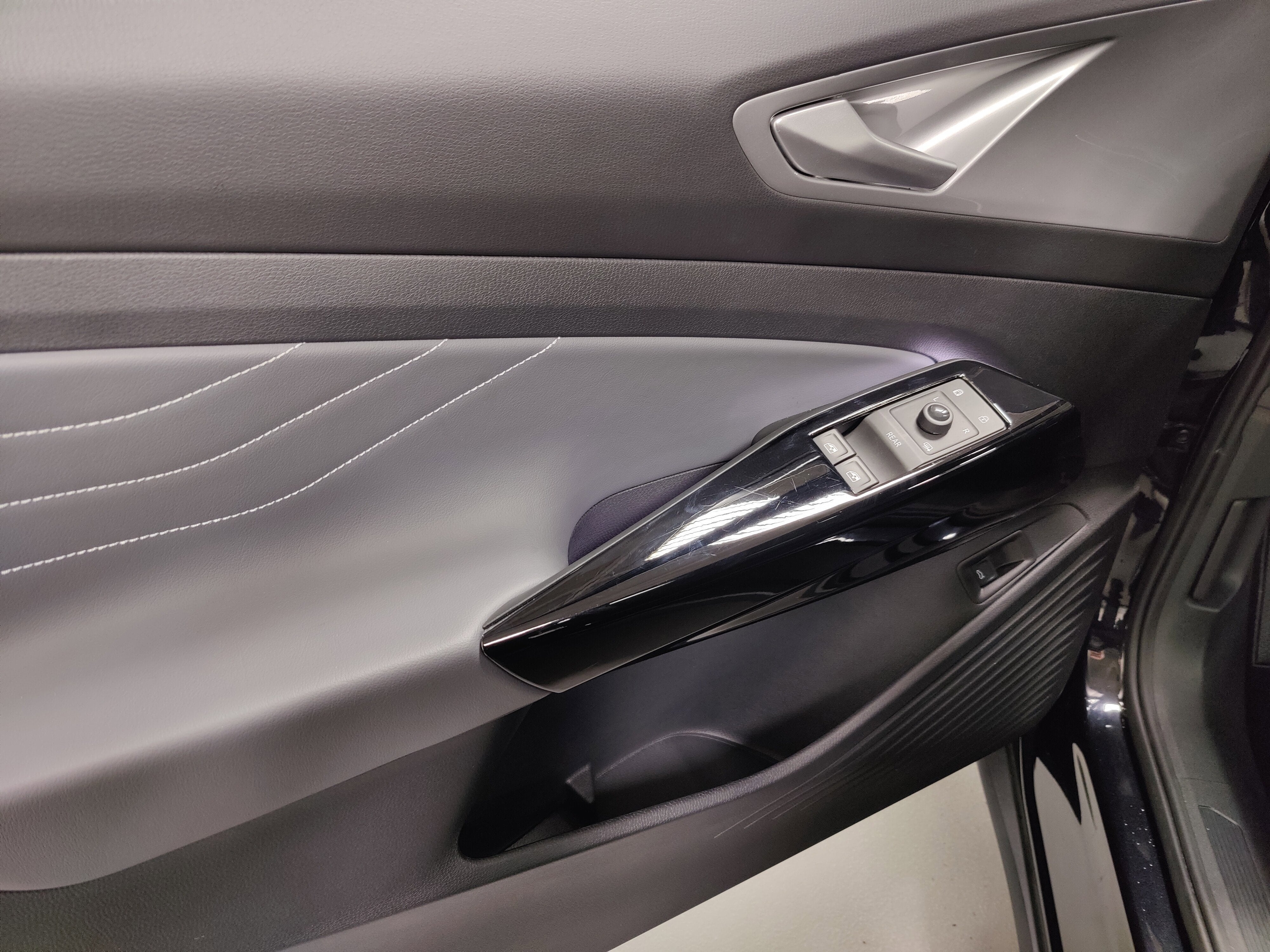 2023 Volkswagen ID.4 Pro S AWD Long Range w/Glass Roof