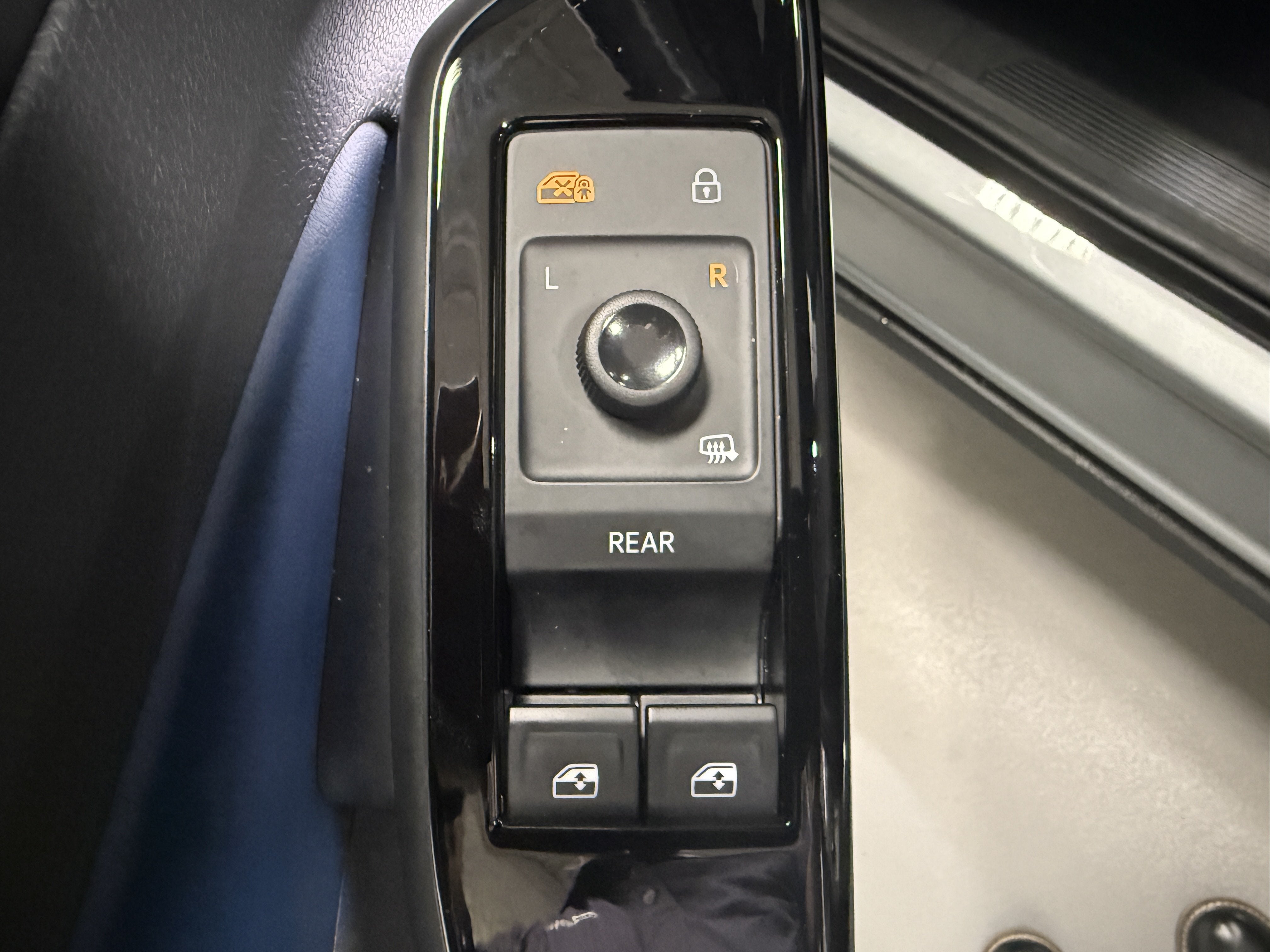2025 Volkswagen ID.4 Pro S AWD Long Range w/Glass Roof