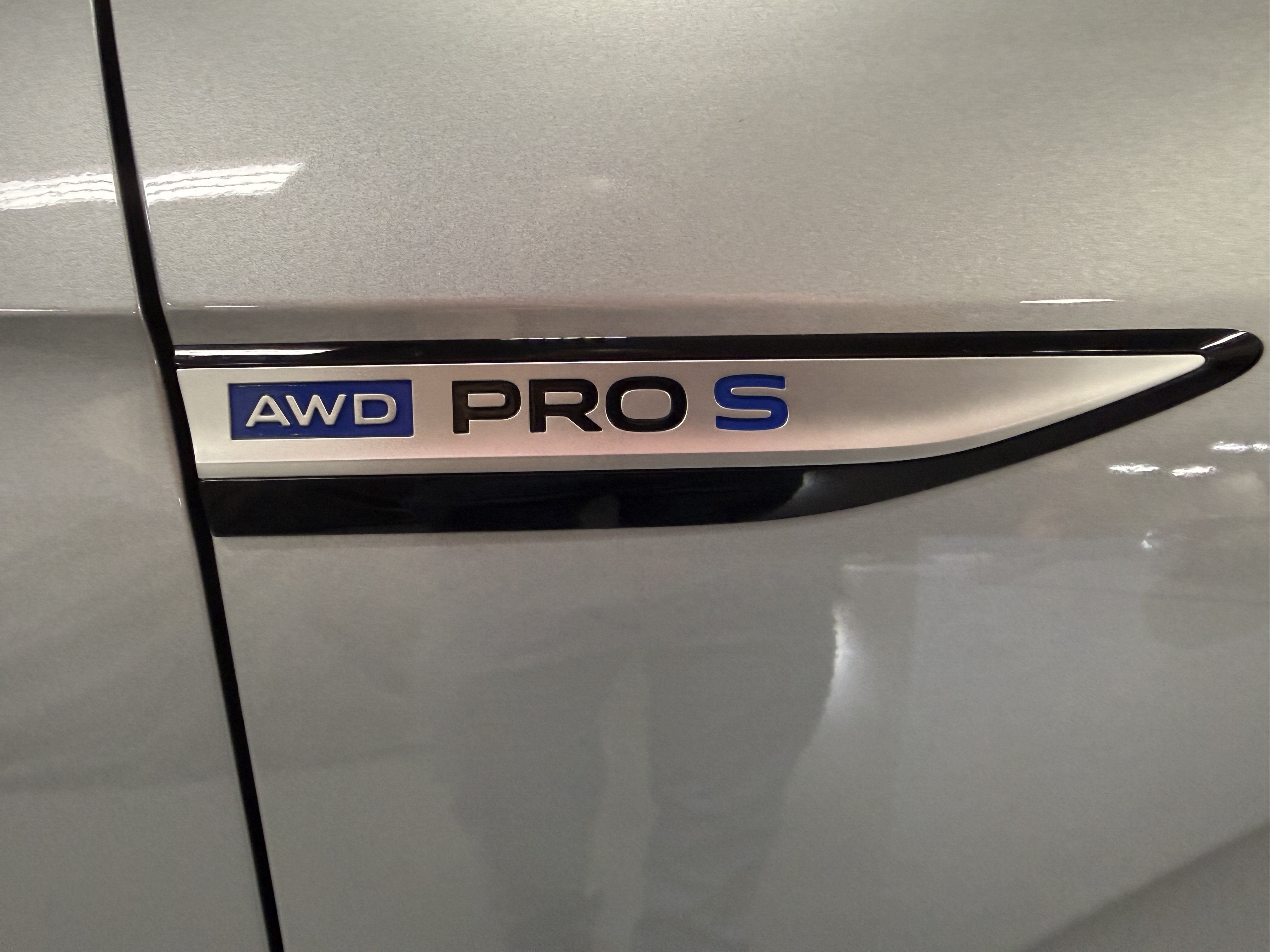 2025 Volkswagen ID.4 Pro S AWD Long Range w/Glass Roof