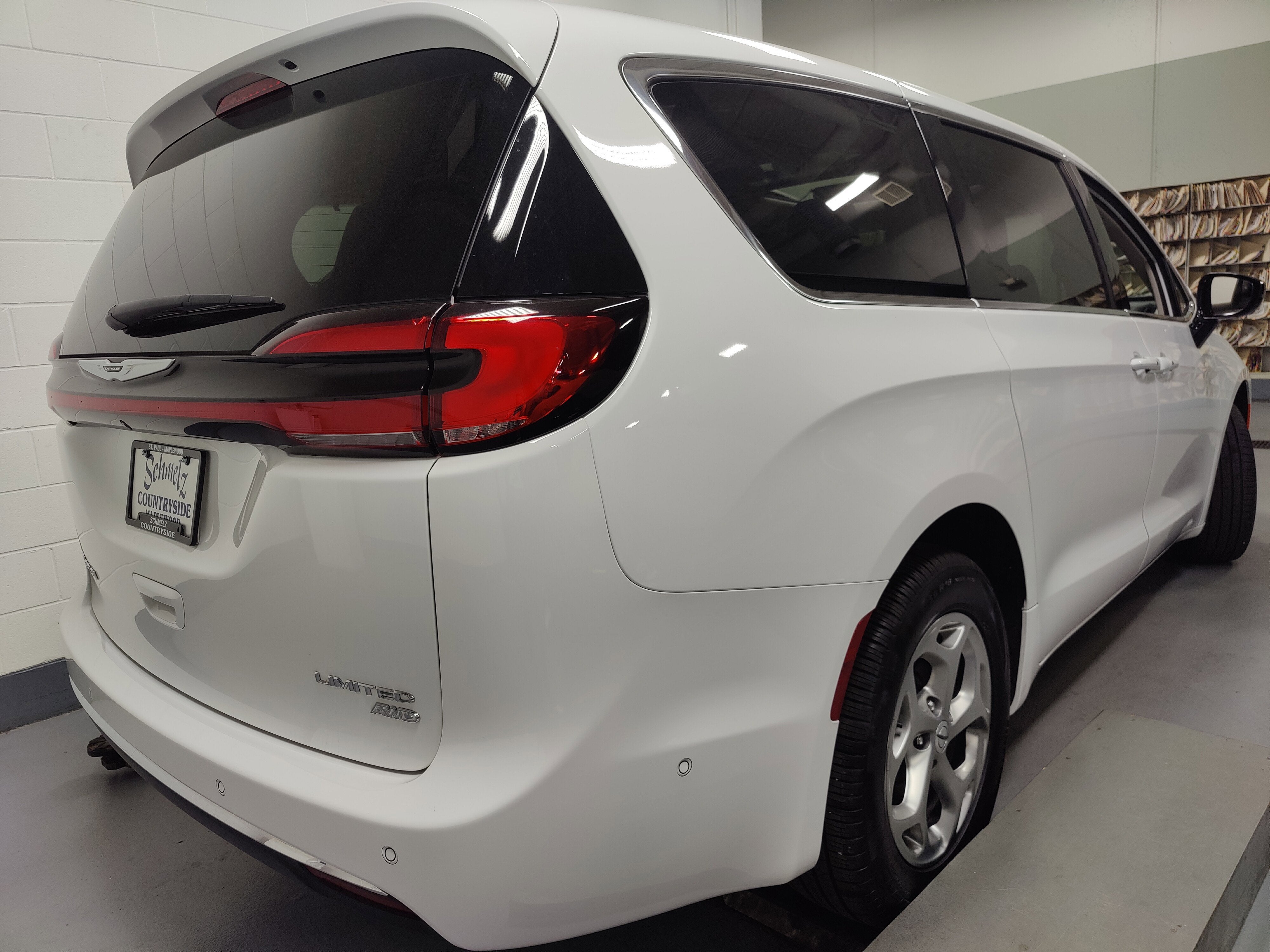 2024 Chrysler Pacifica Limited AWD w/Safety Sphere