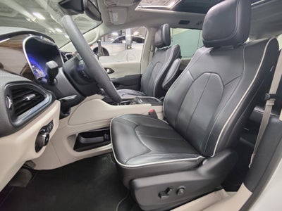 2024 Chrysler Pacifica Limited AWD w/Safety Sphere