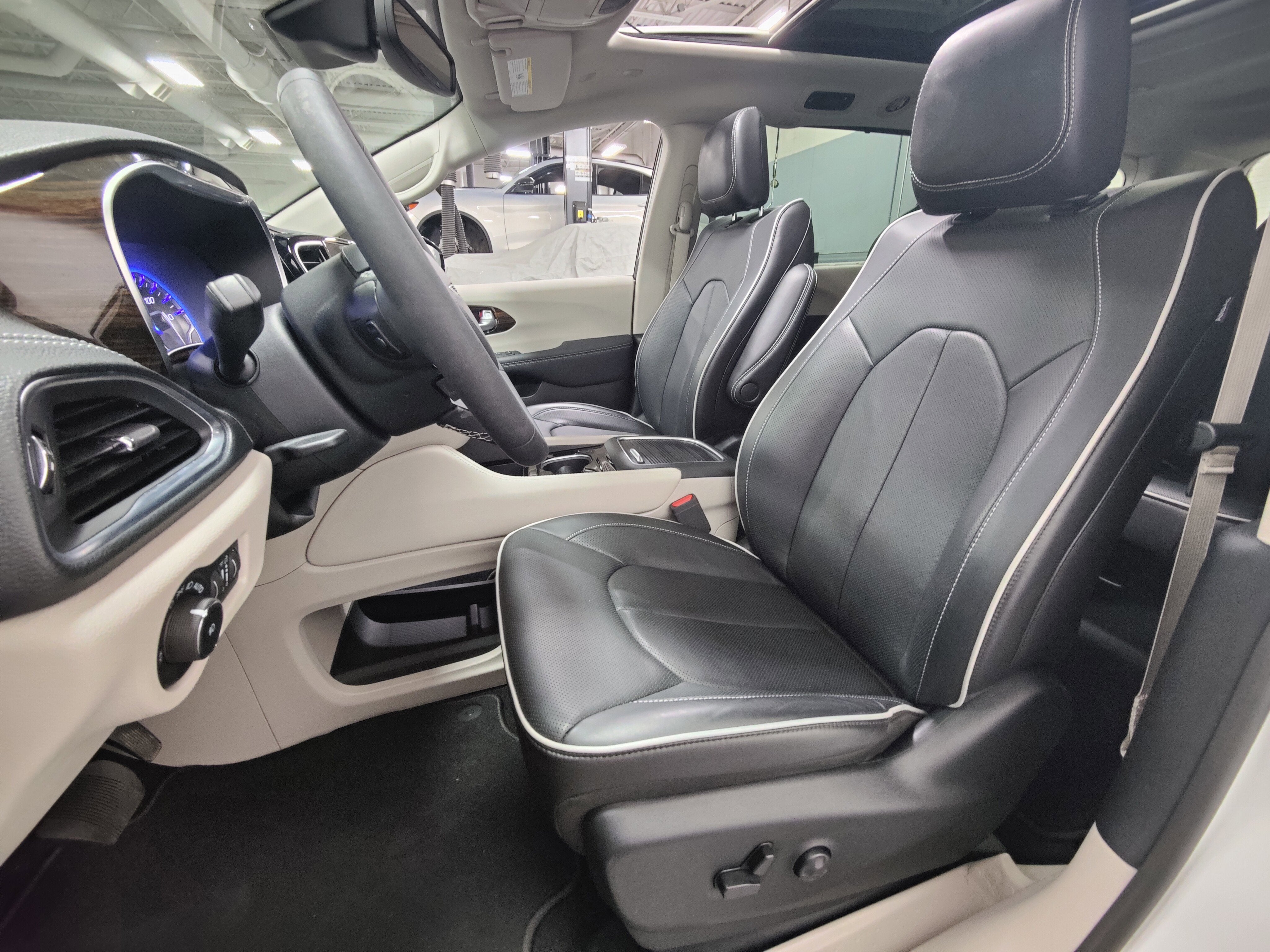 2024 Chrysler Pacifica Limited AWD w/Safety Sphere