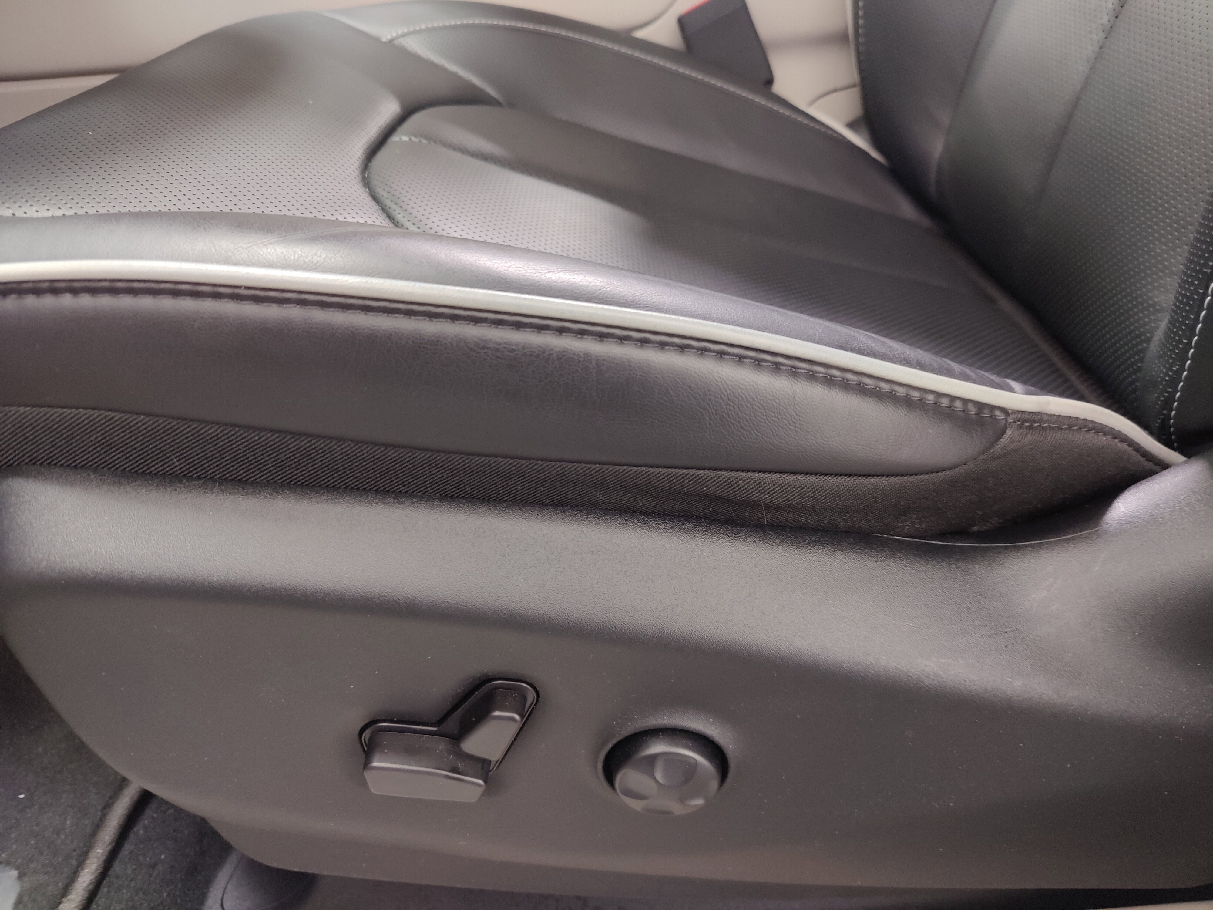 2024 Chrysler Pacifica Limited AWD w/Safety Sphere