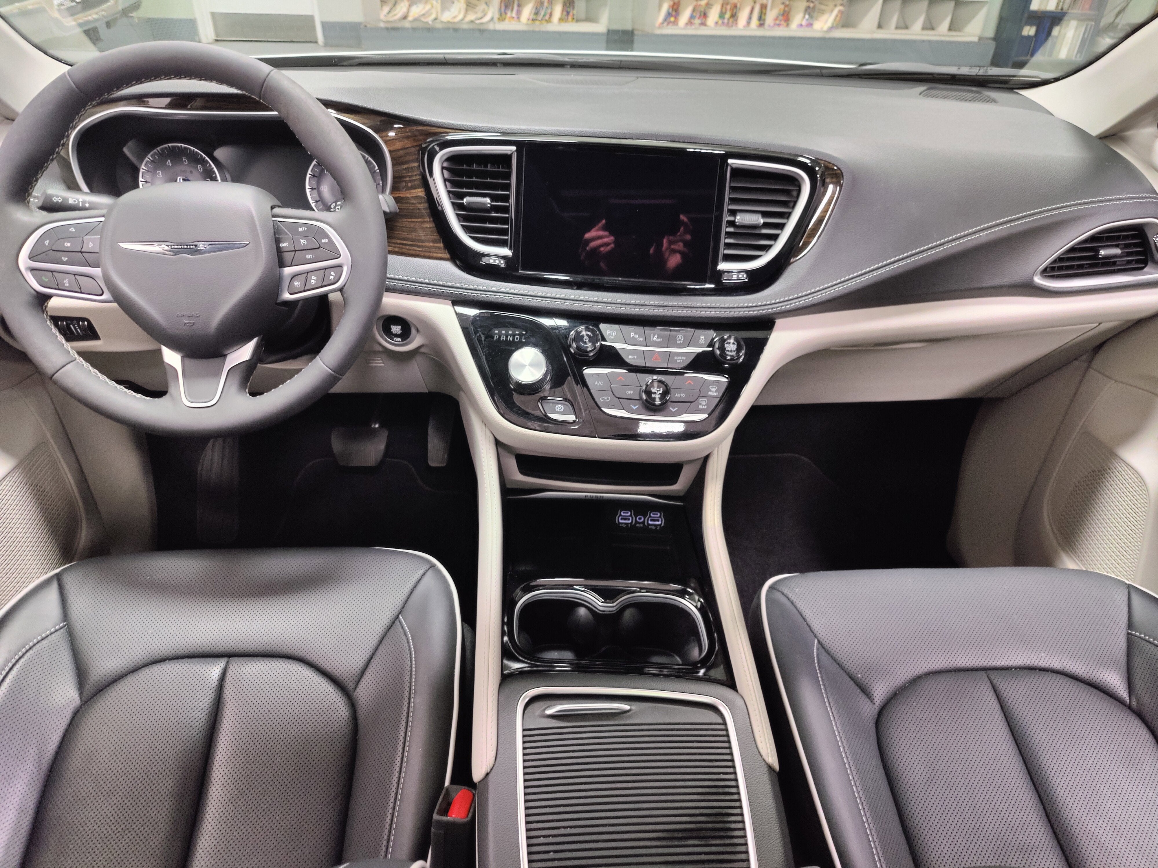 2024 Chrysler Pacifica Limited AWD w/Safety Sphere