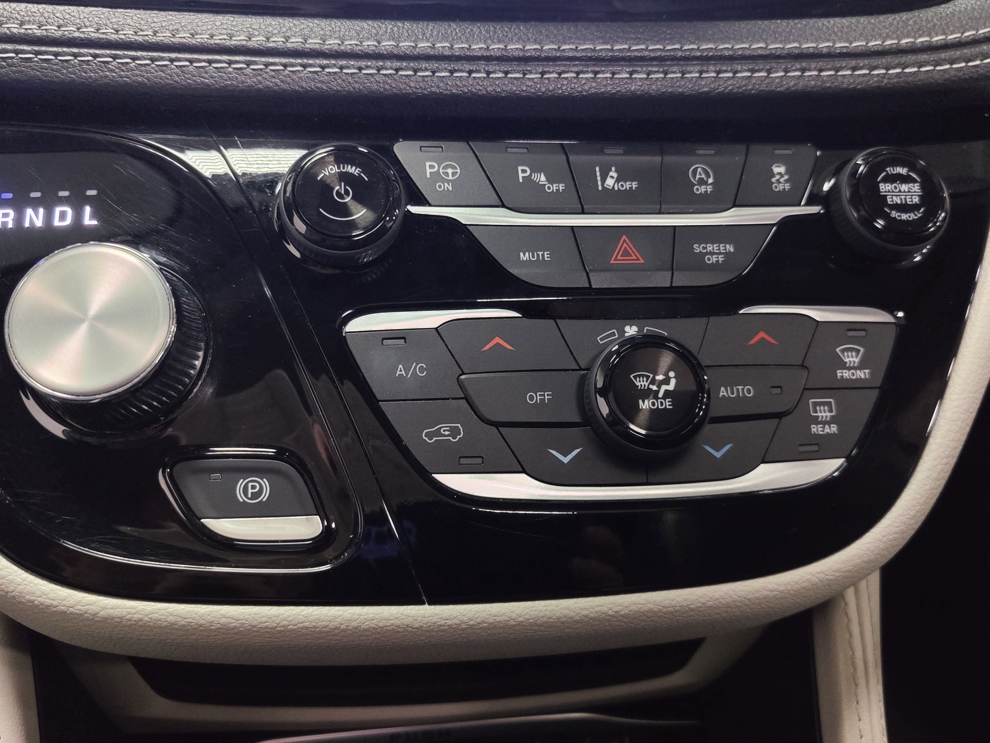 2024 Chrysler Pacifica Limited AWD w/Safety Sphere