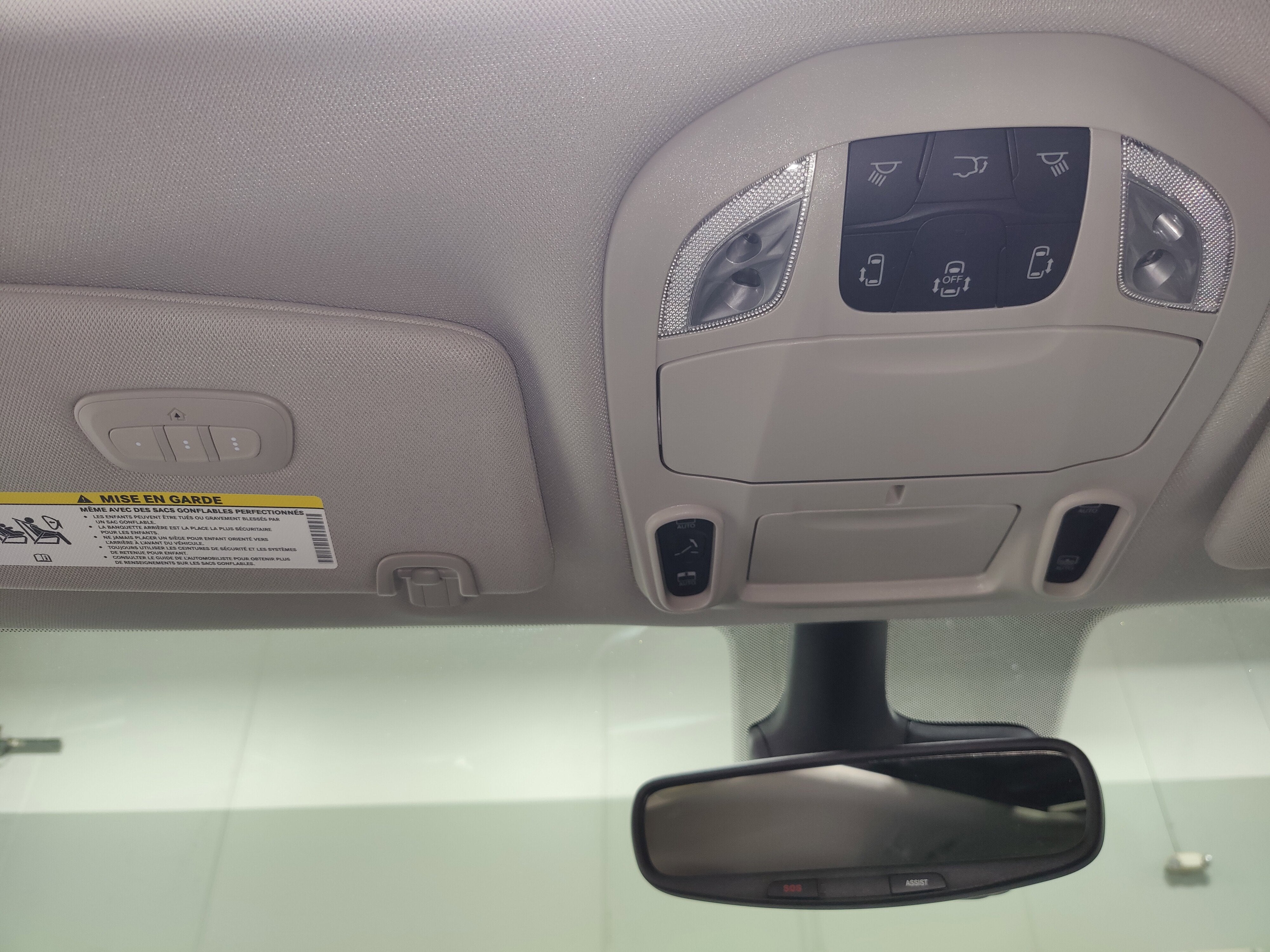 2024 Chrysler Pacifica Limited AWD w/Safety Sphere