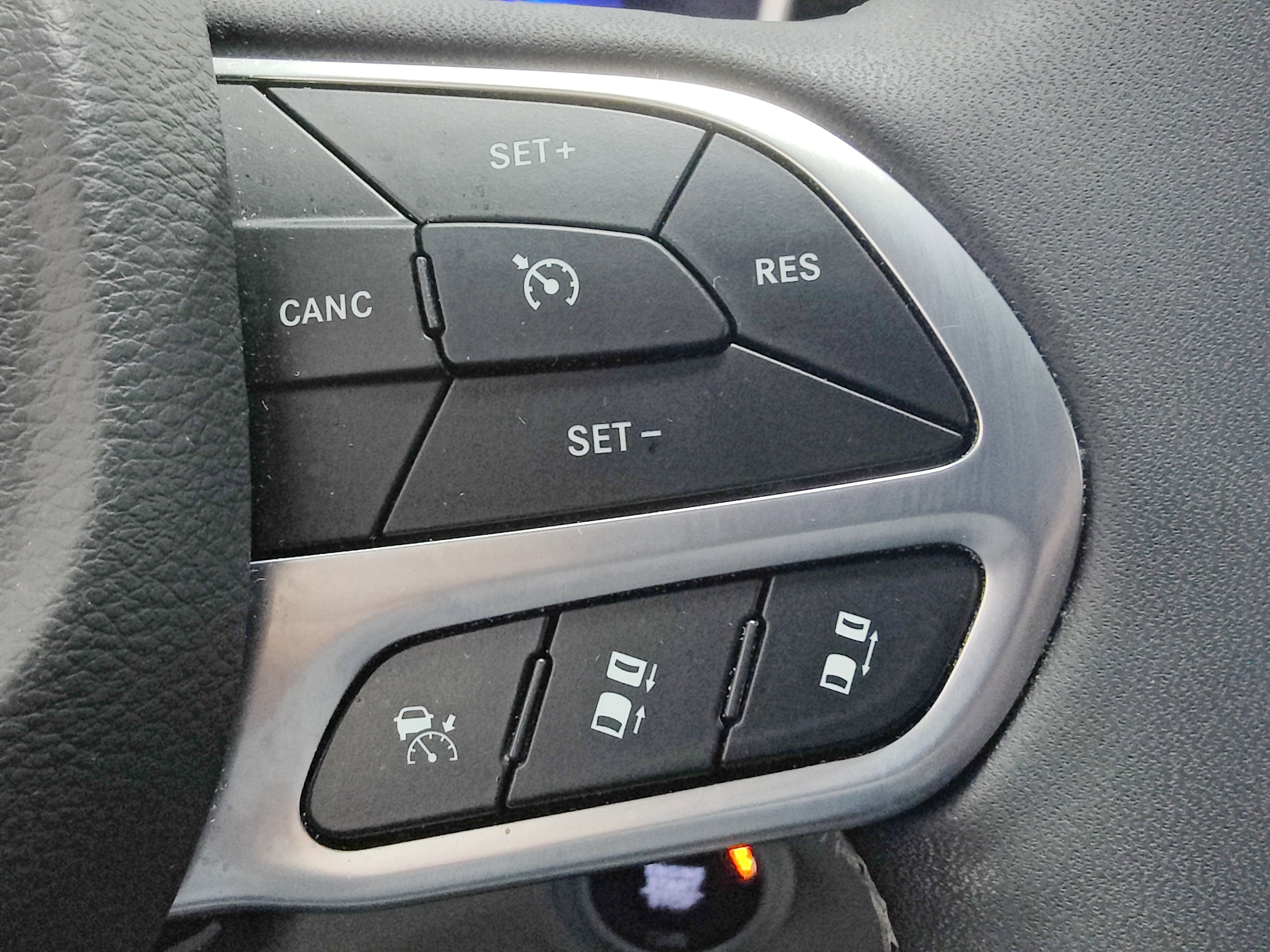 2024 Chrysler Pacifica Limited AWD w/Safety Sphere