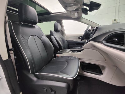 2024 Chrysler Pacifica Limited AWD w/Safety Sphere