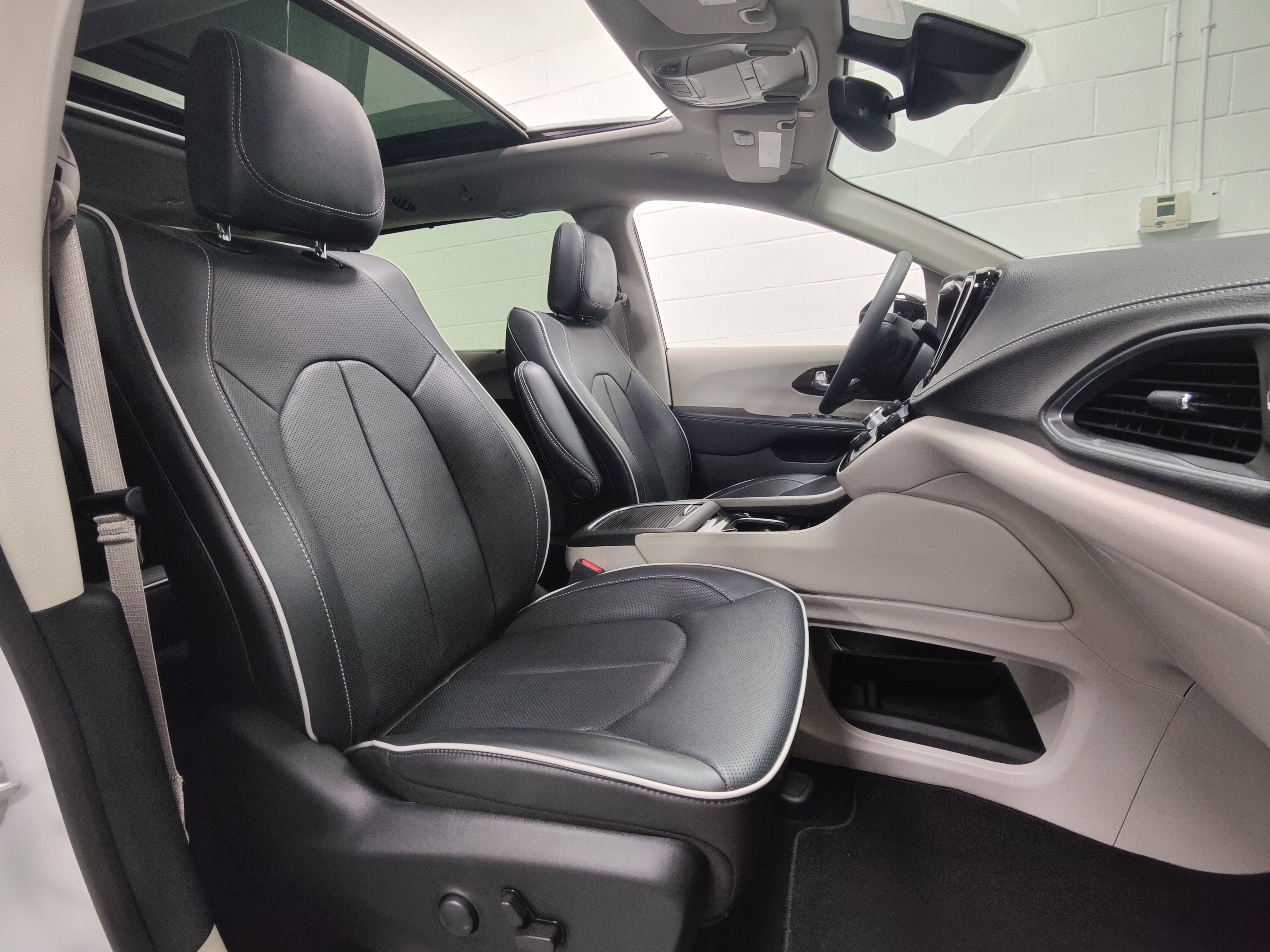 2024 Chrysler Pacifica Limited AWD w/Safety Sphere