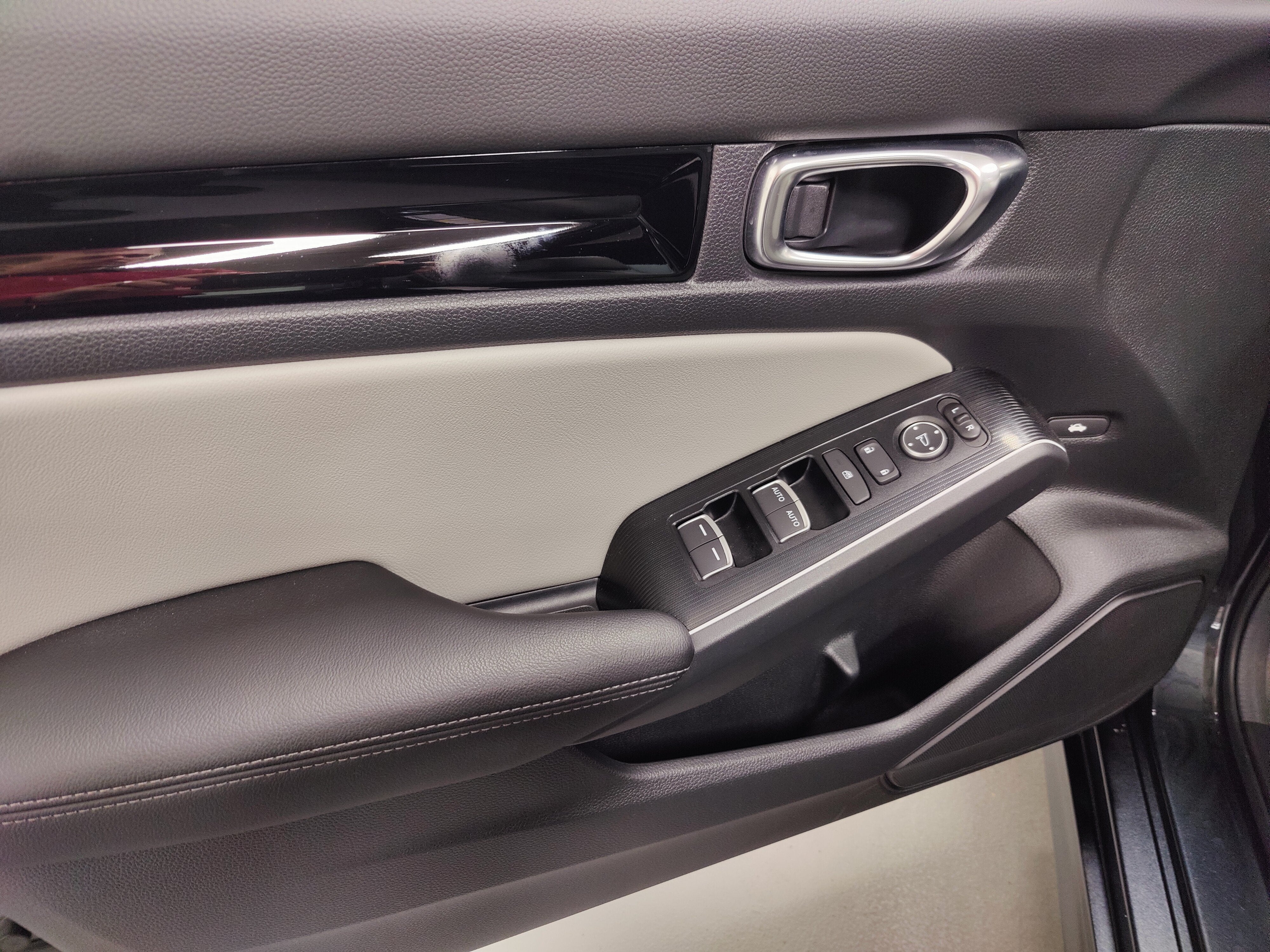2025 Honda Civic Sedan Hybrid Sport Touring w/Sunroof