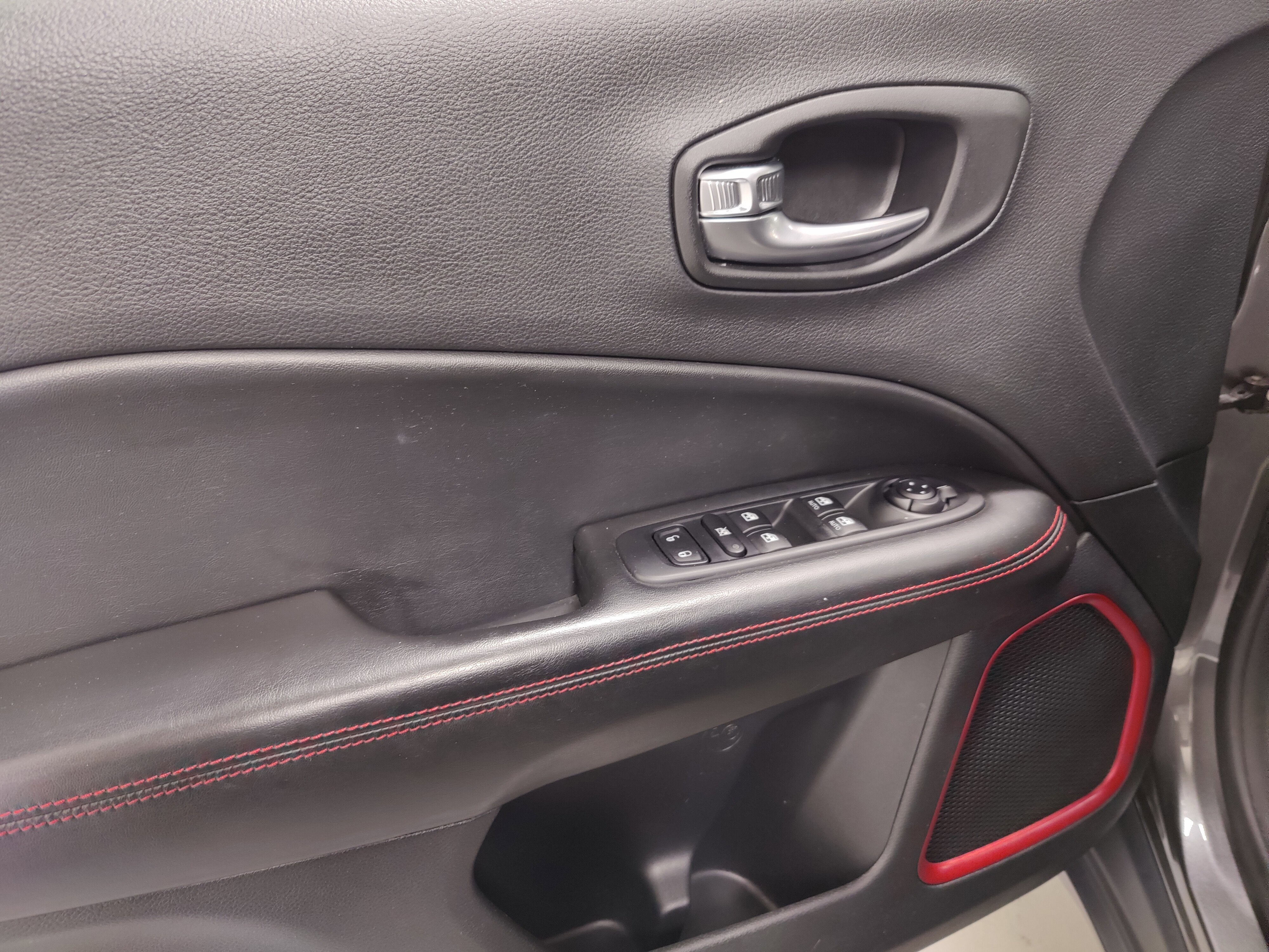 2020 Jeep Compass Trailhawk 4x4 w/Heated Seats