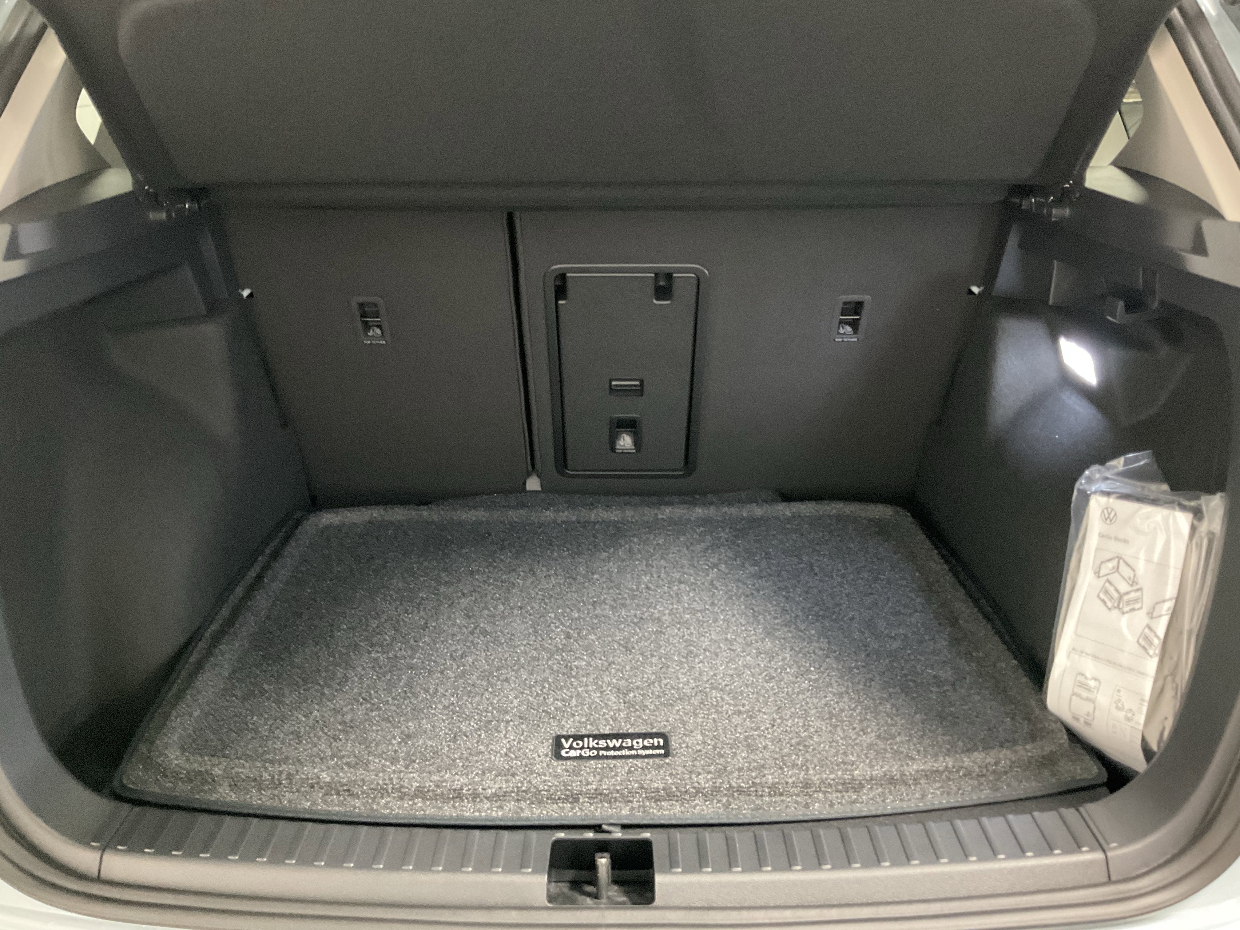 2026 Volkswagen Taos SE Black