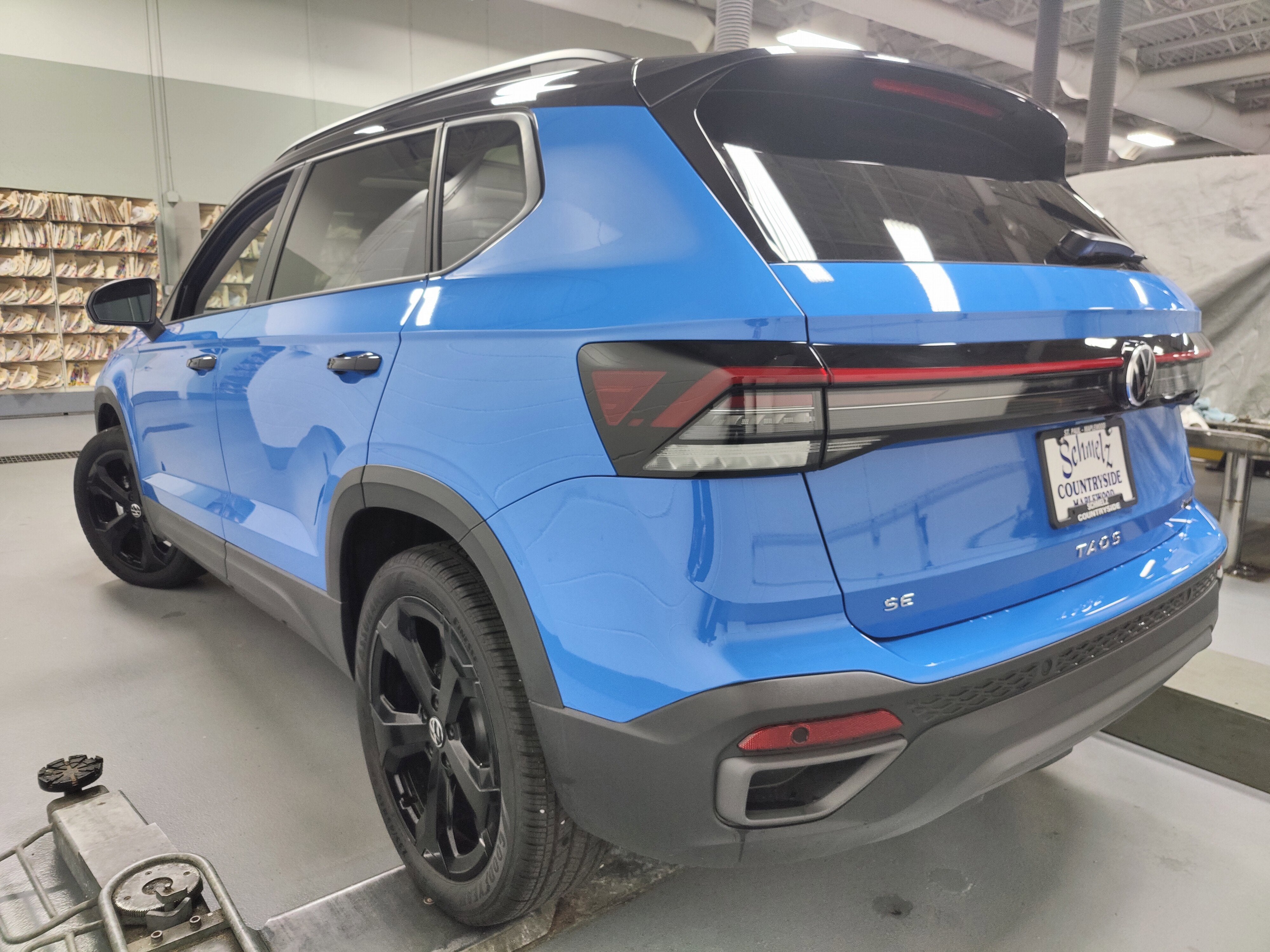 2025 Volkswagen Taos SE Black AWD w/Sunroof