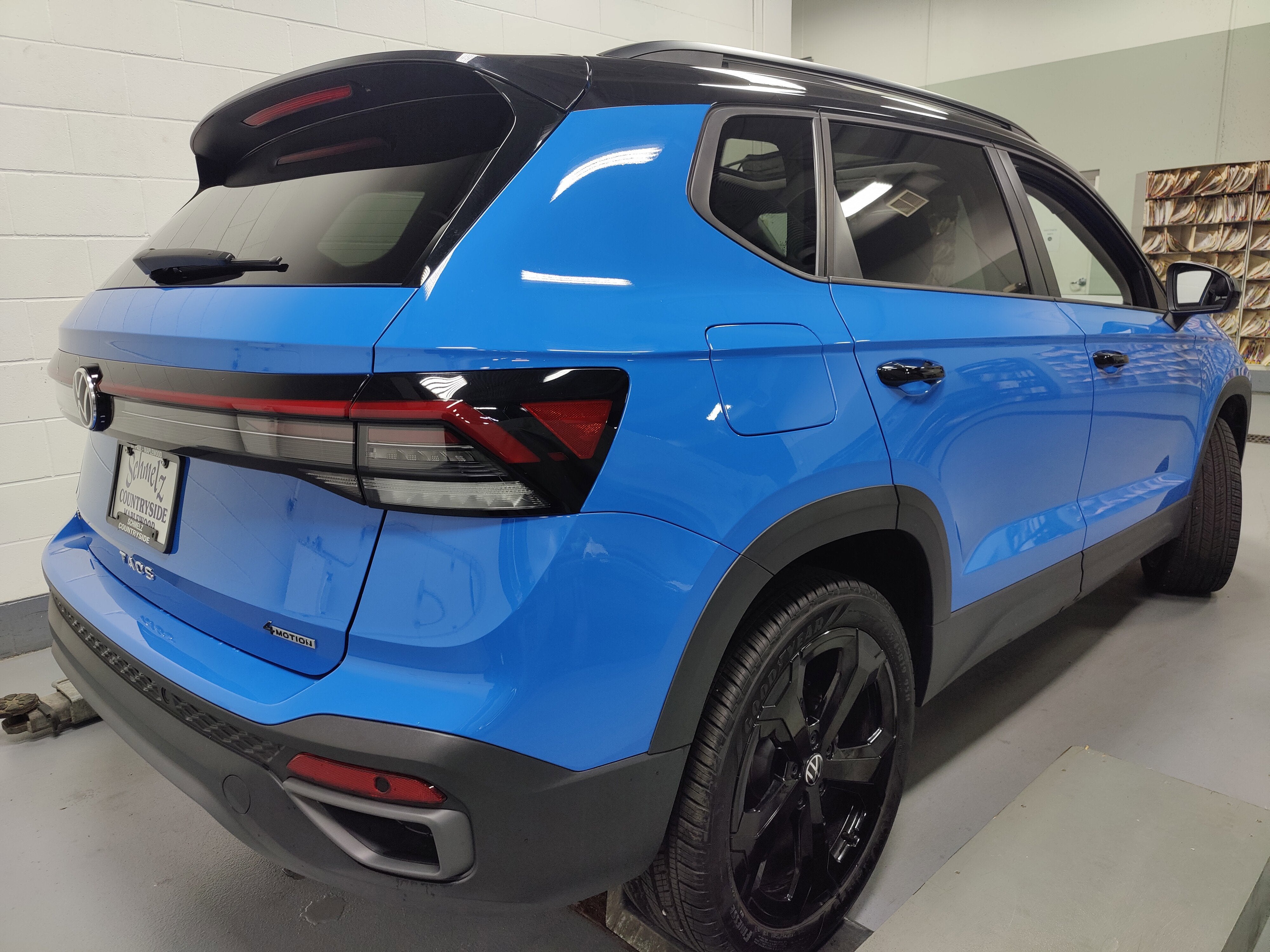 2025 Volkswagen Taos SE Black AWD w/Sunroof