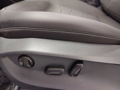 2025 Volkswagen Taos SE Black AWD w/Sunroof