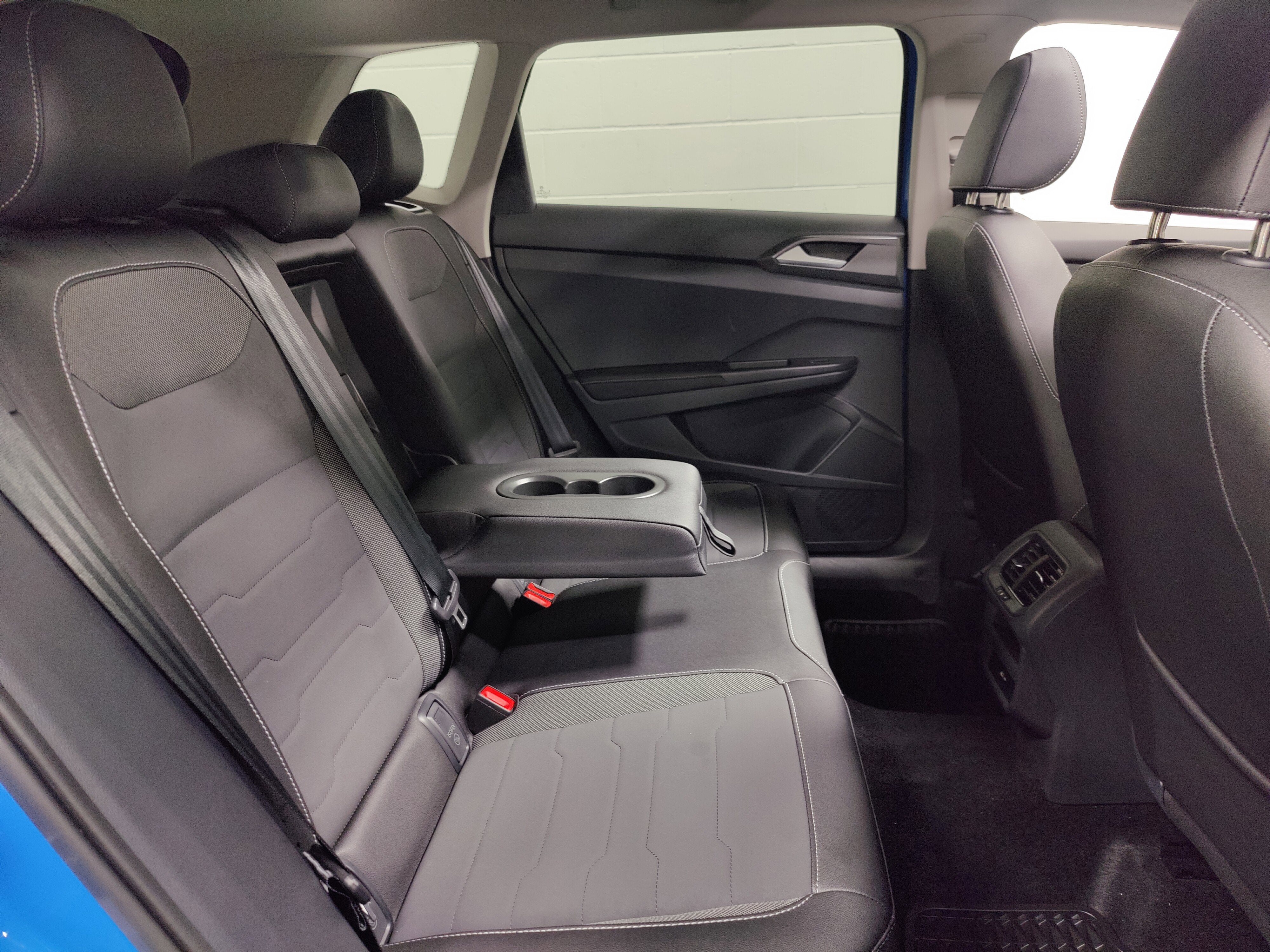 2025 Volkswagen Taos SE Black AWD w/Sunroof