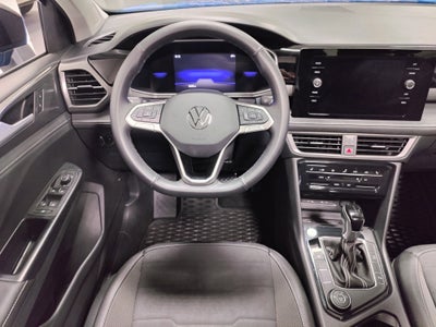 2025 Volkswagen Taos SE Black AWD w/Sunroof