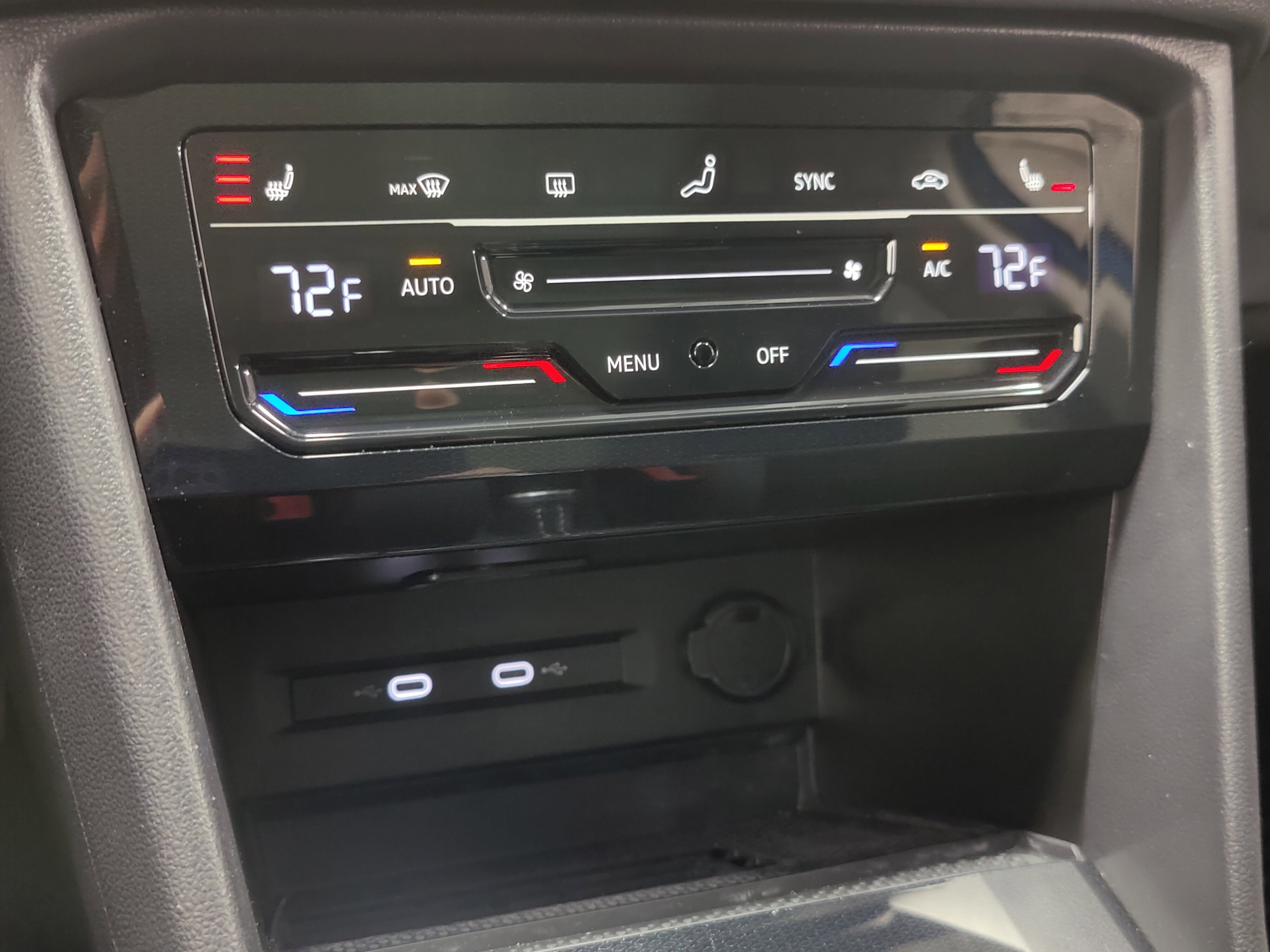 2025 Volkswagen Taos SE Black AWD w/Sunroof