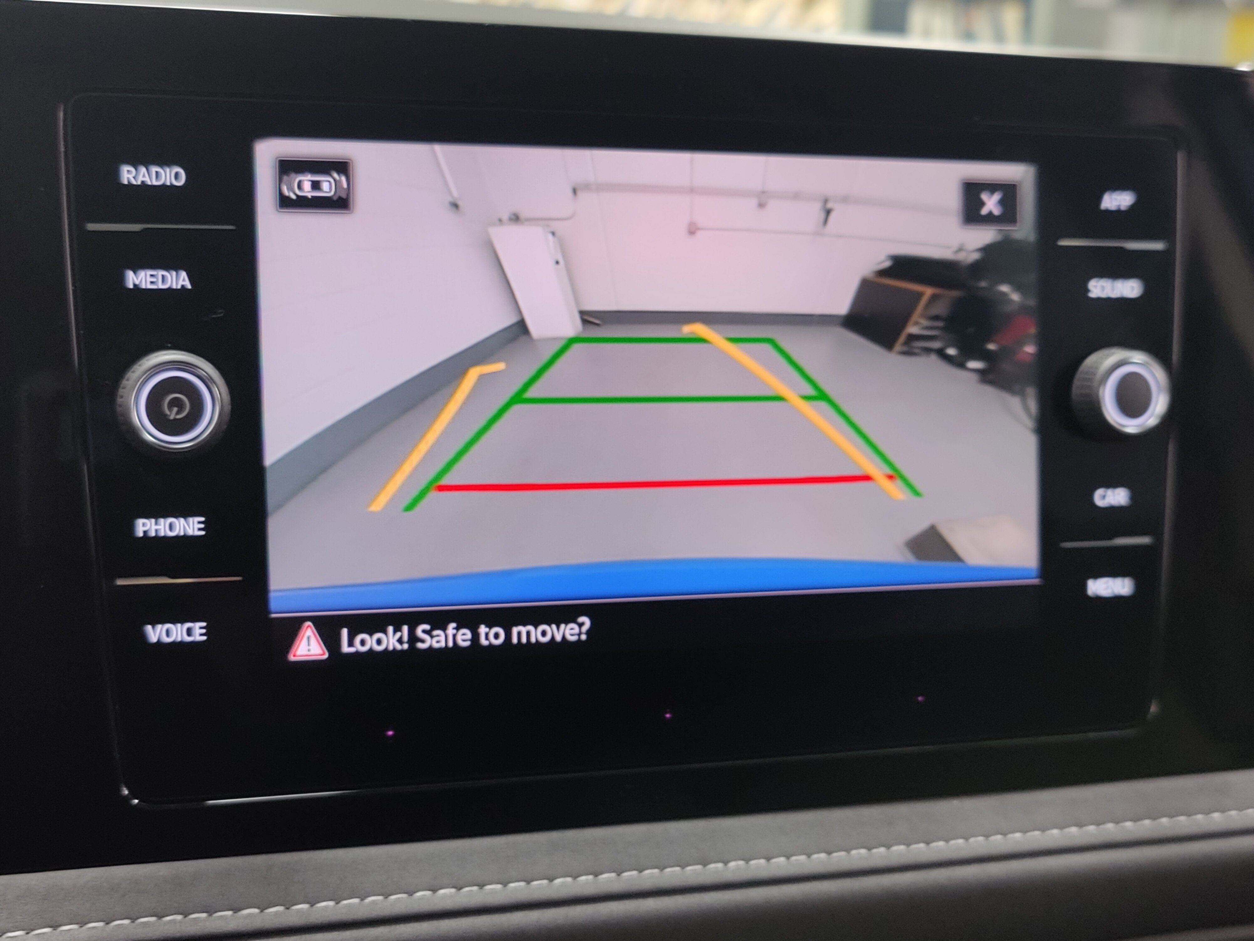 2025 Volkswagen Taos SE Black AWD w/Sunroof