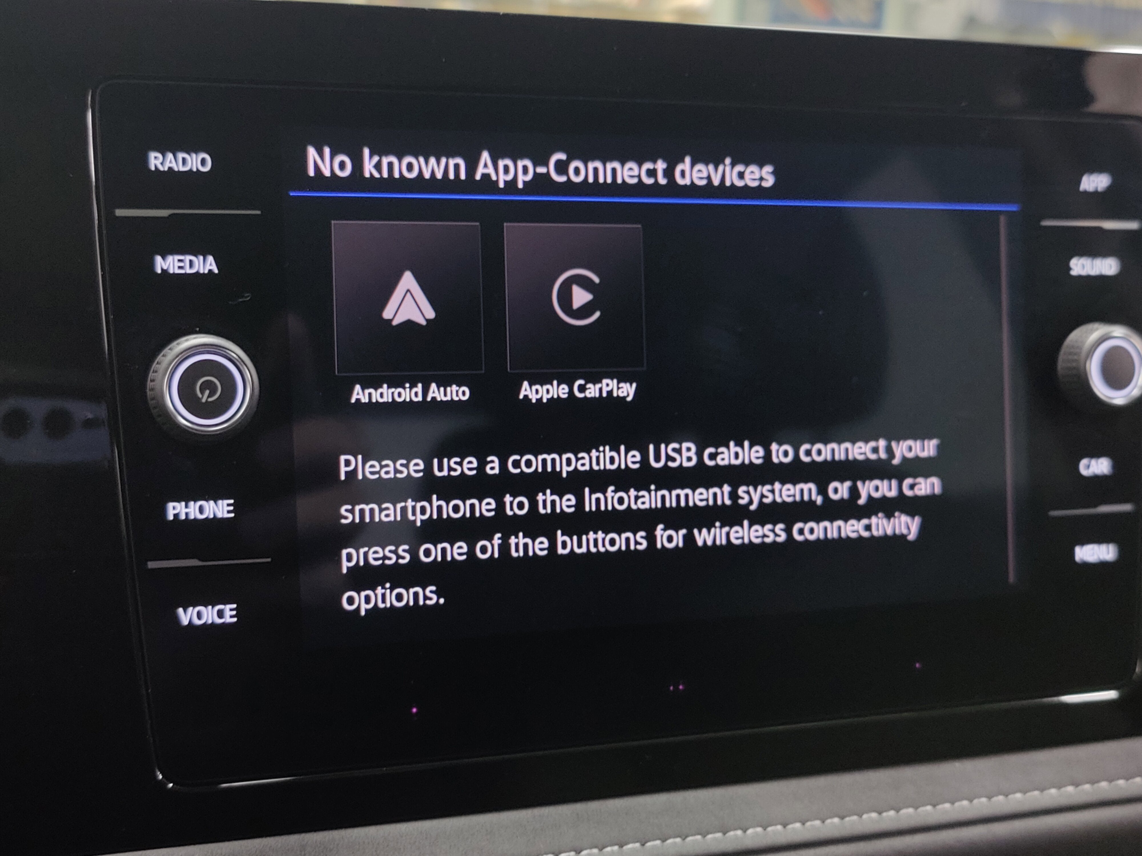 2025 Volkswagen Taos SE Black AWD w/Sunroof