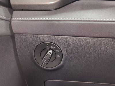 2025 Volkswagen Taos SE Black AWD w/Sunroof