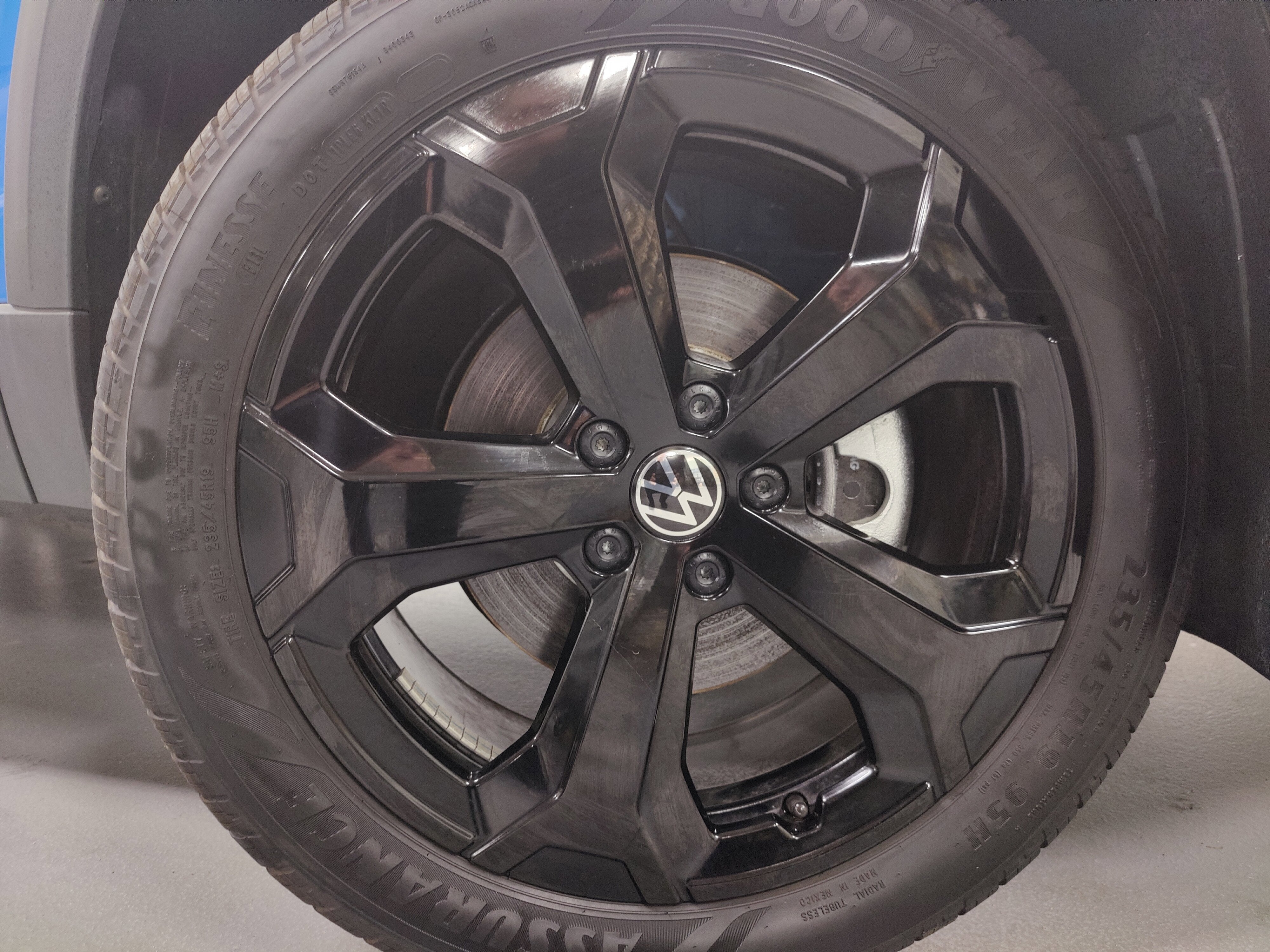 2025 Volkswagen Taos SE Black AWD w/Sunroof