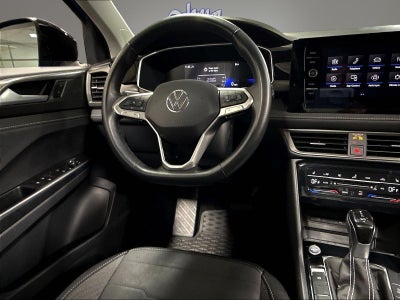 2025 Volkswagen Taos SE Black AWD w/Sunroof