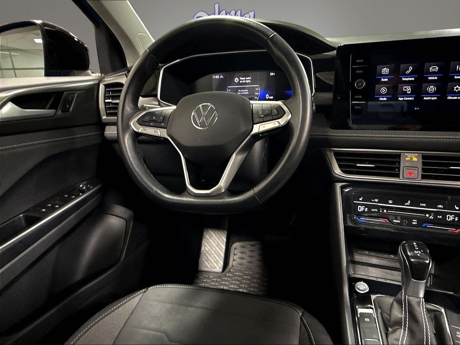 2025 Volkswagen Taos SE Black AWD w/Sunroof