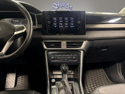 2025 Volkswagen Taos SE Black AWD w/Sunroof