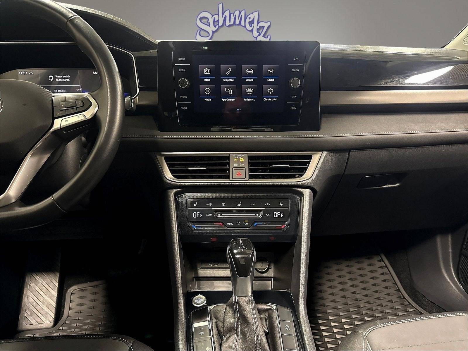 2025 Volkswagen Taos SE Black AWD w/Sunroof
