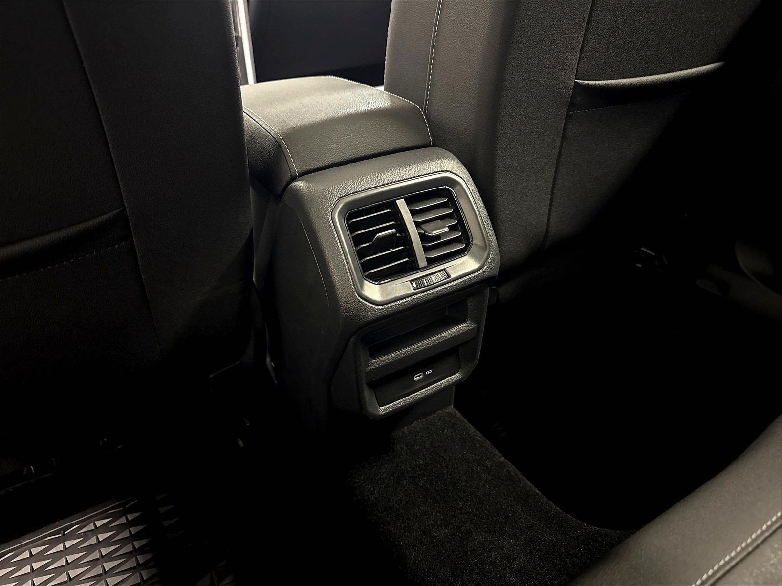 2025 Volkswagen Taos SE Black AWD w/Sunroof