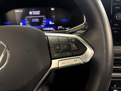 2025 Volkswagen Taos SE Black AWD w/Sunroof