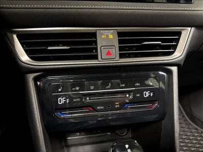 2025 Volkswagen Taos SE Black AWD w/Sunroof