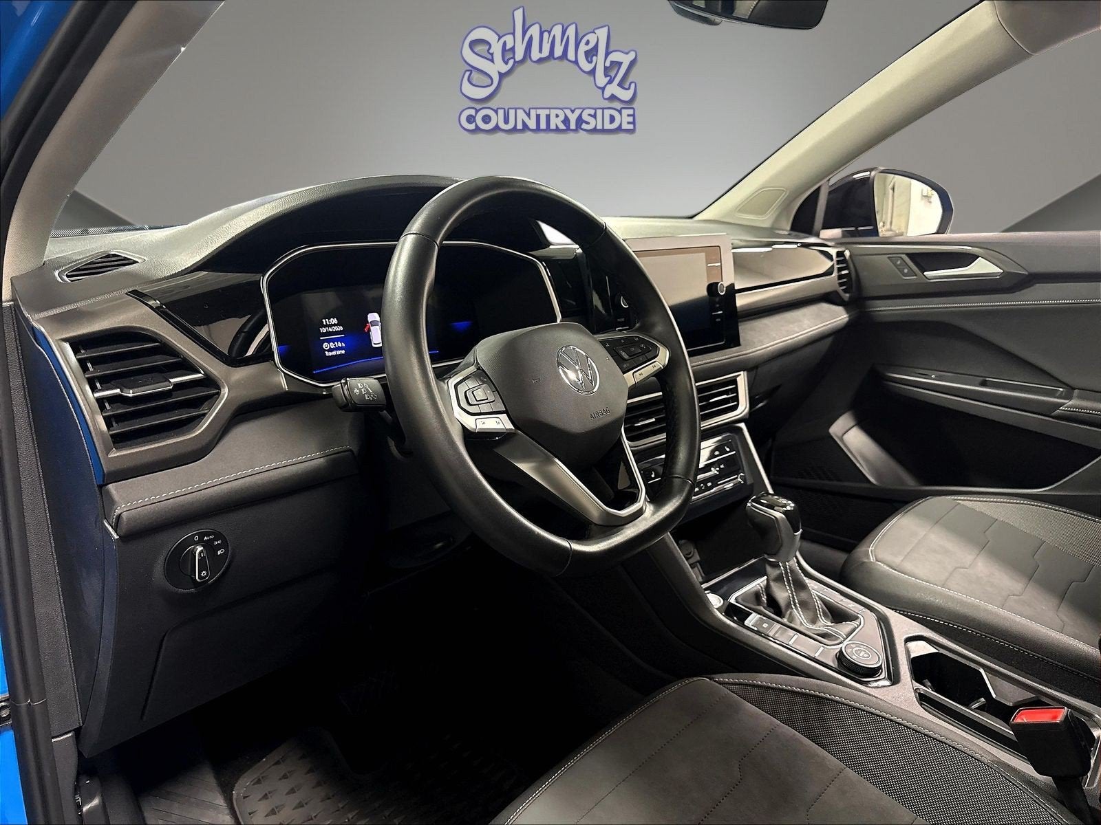 2025 Volkswagen Taos SE Black AWD w/Sunroof