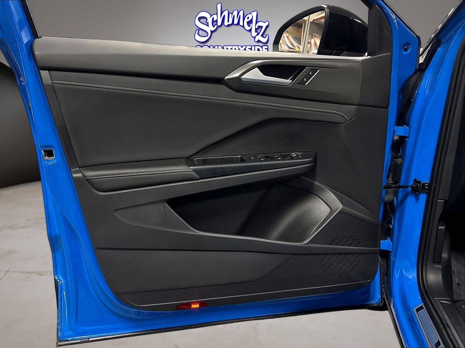 2025 Volkswagen Taos SE Black AWD w/Sunroof