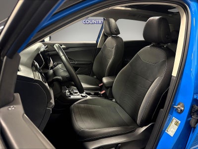 2025 Volkswagen Taos SE Black AWD w/Sunroof