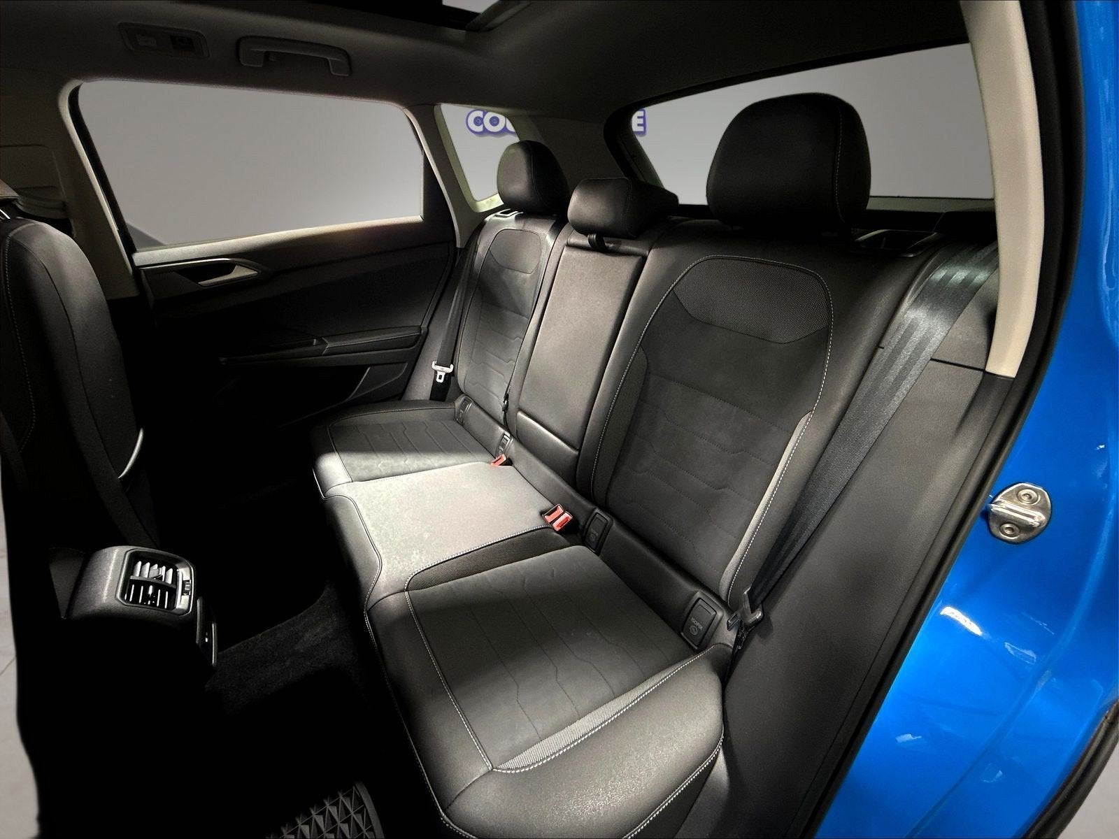 2025 Volkswagen Taos SE Black AWD w/Sunroof