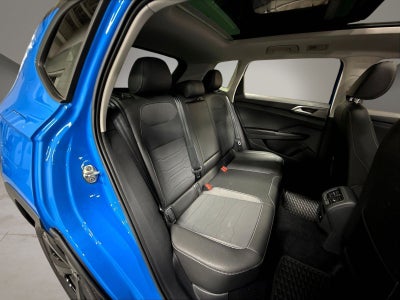 2025 Volkswagen Taos SE Black AWD w/Sunroof