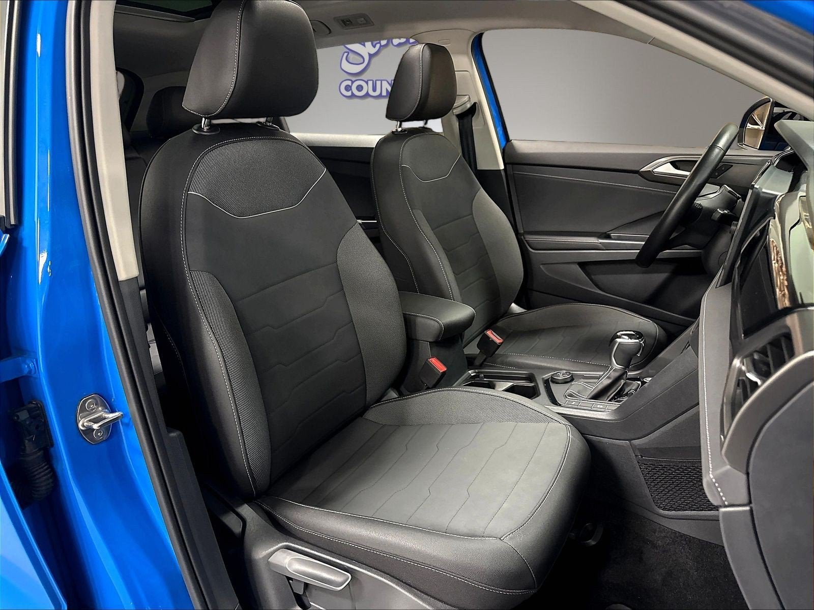 2025 Volkswagen Taos SE Black AWD w/Sunroof