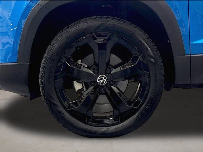 2025 Volkswagen Taos SE Black AWD w/Sunroof