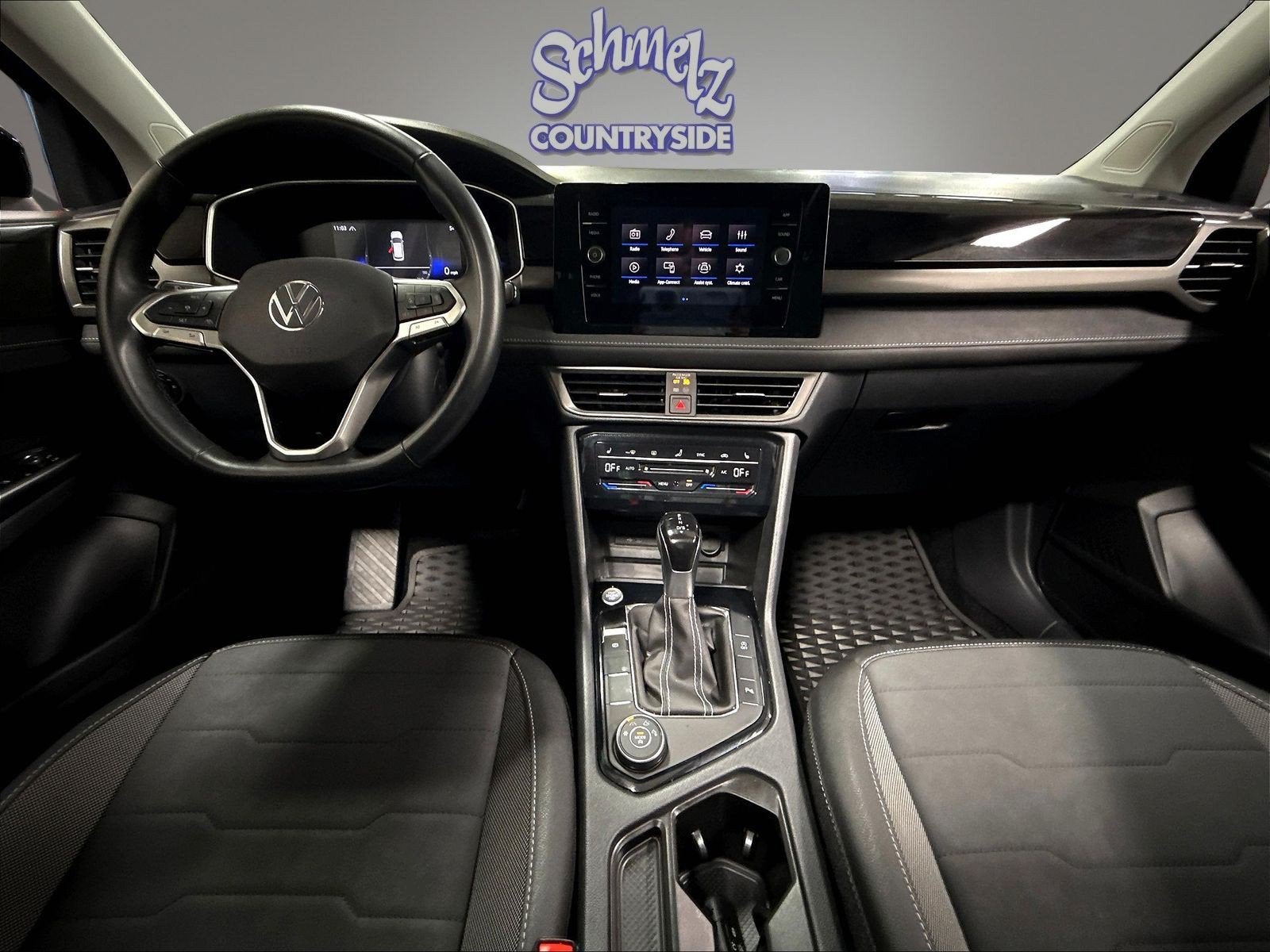 2025 Volkswagen Taos SE Black AWD w/Sunroof