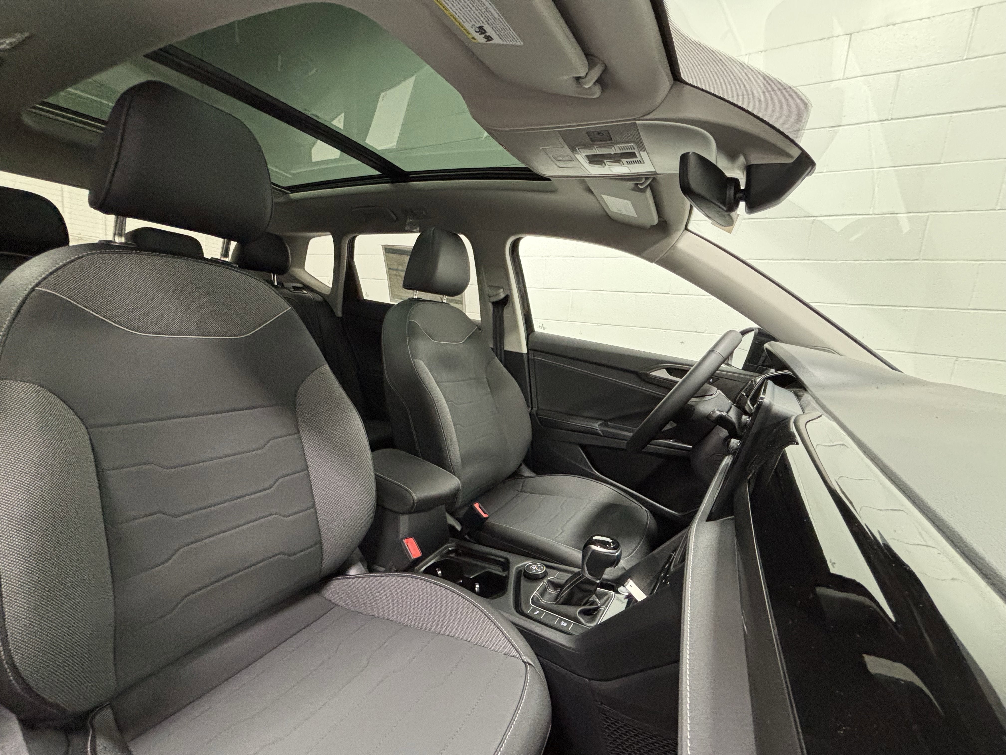 2025 Volkswagen Taos SE Black