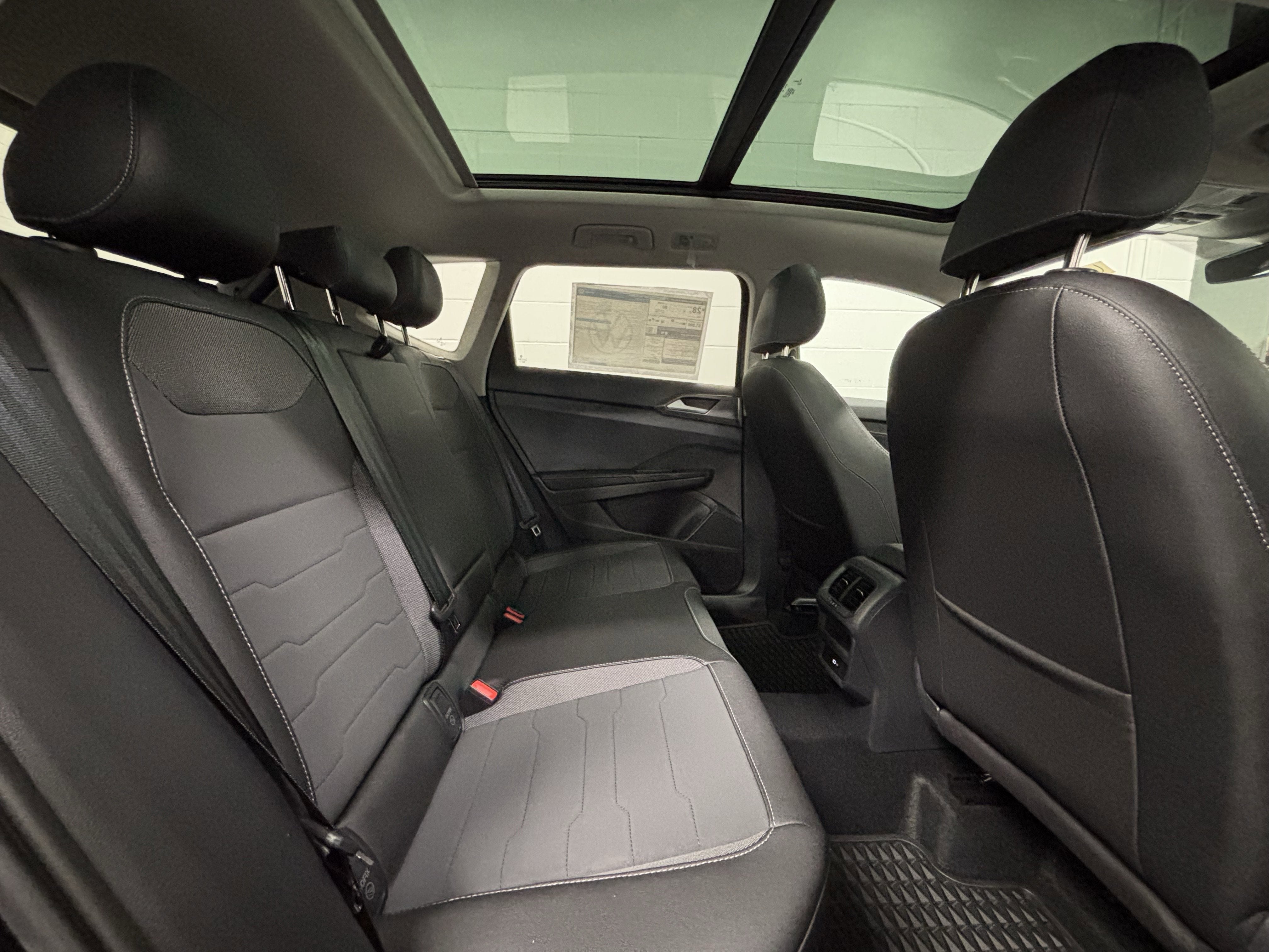 2025 Volkswagen Taos SE Black