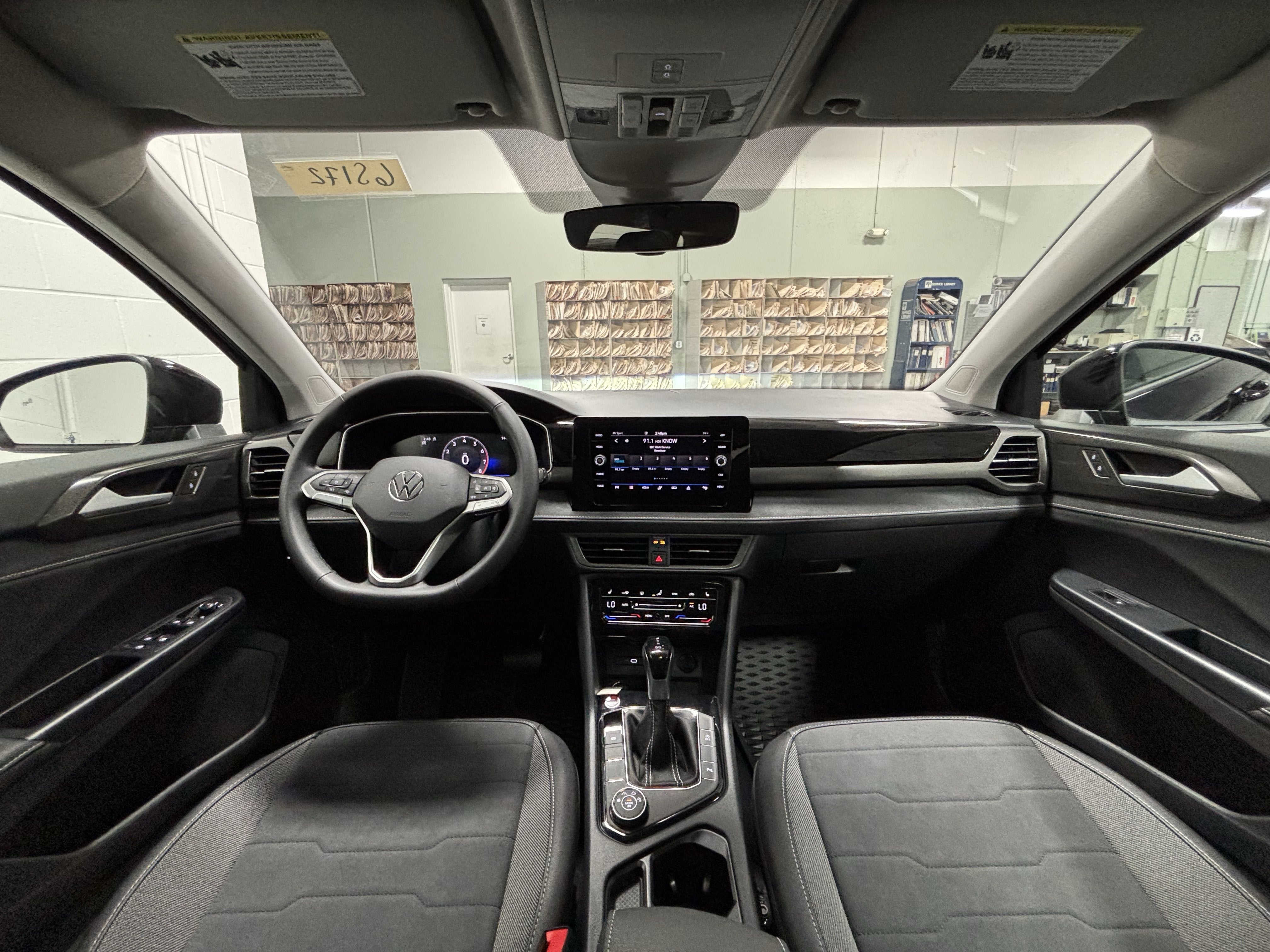 2025 Volkswagen Taos SE Black