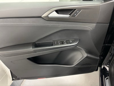 2025 Volkswagen Taos SE Black