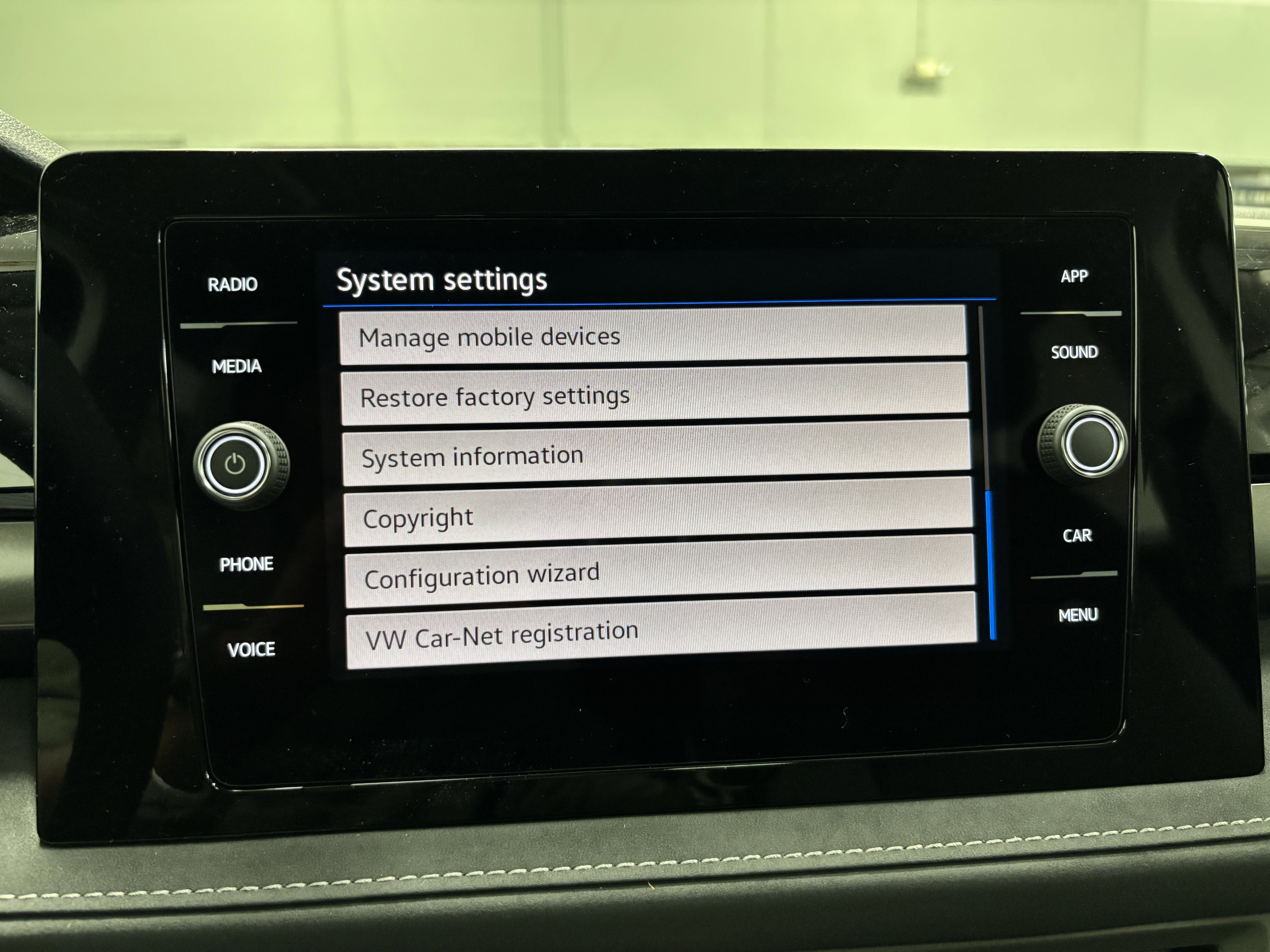 2025 Volkswagen Taos SE Black