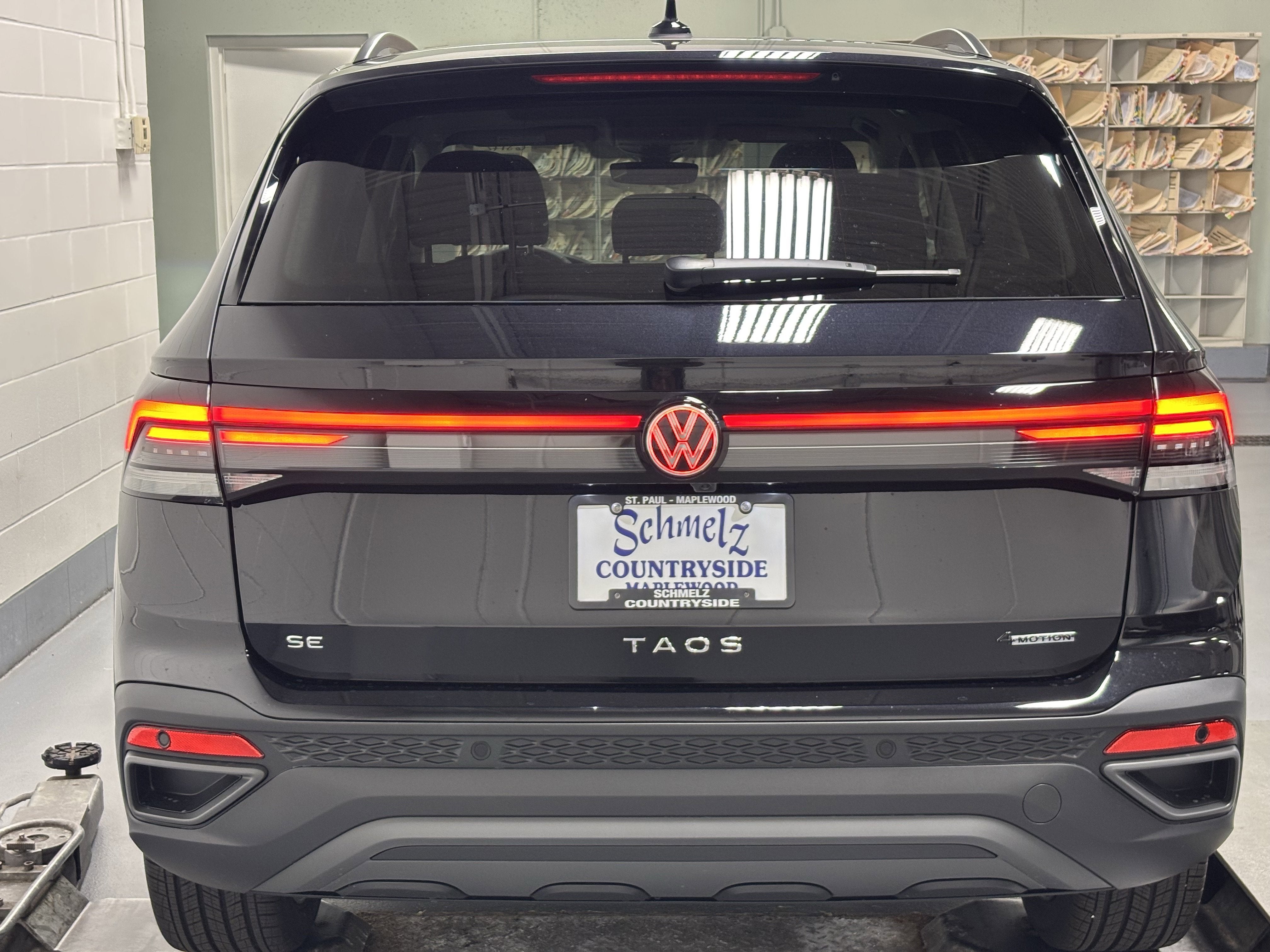 2025 Volkswagen Taos SE Black