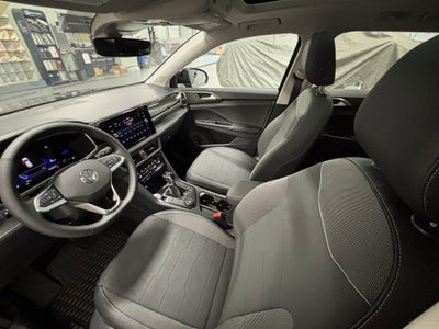 2025 Volkswagen Taos SE Black