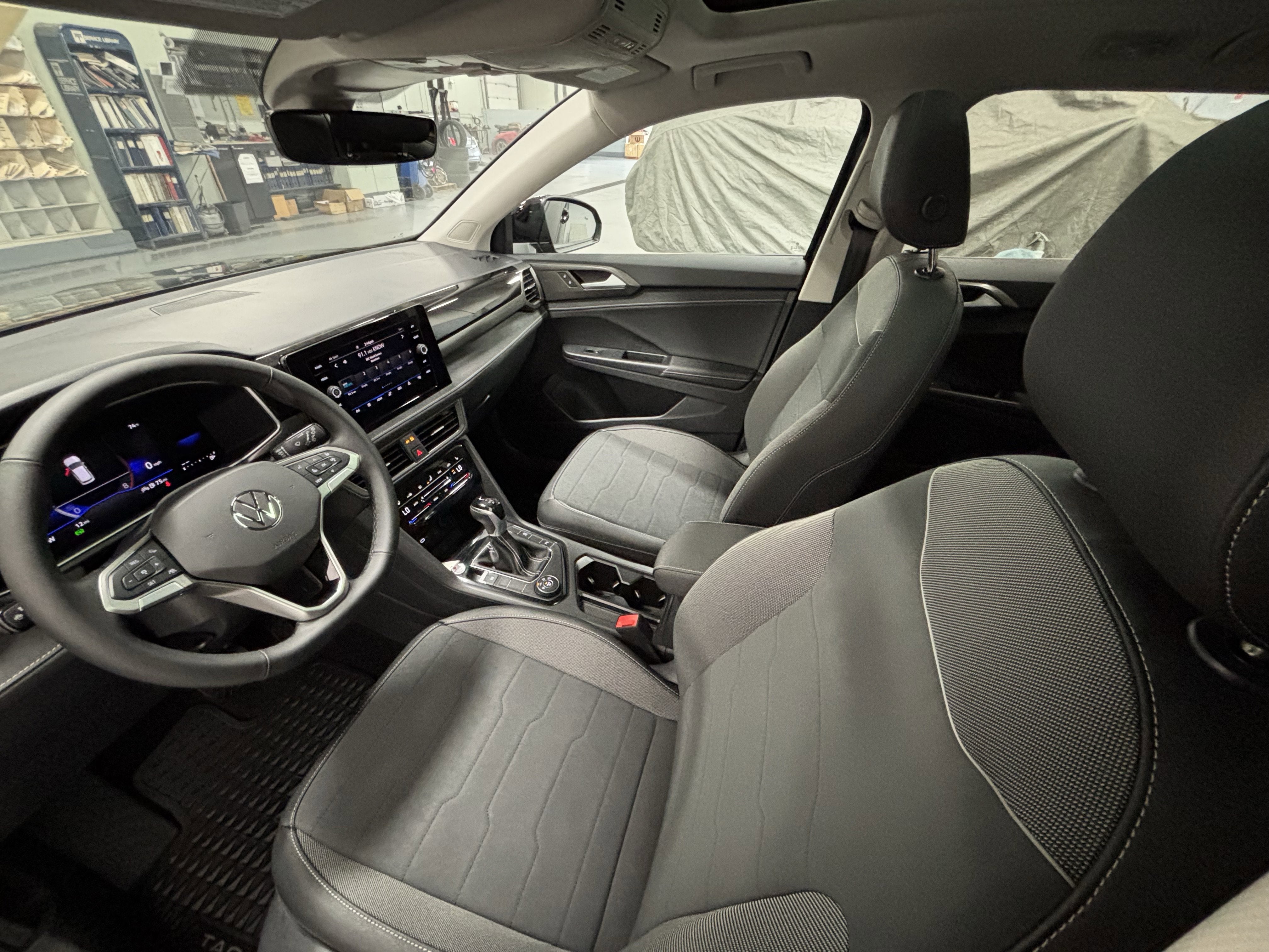 2025 Volkswagen Taos SE Black