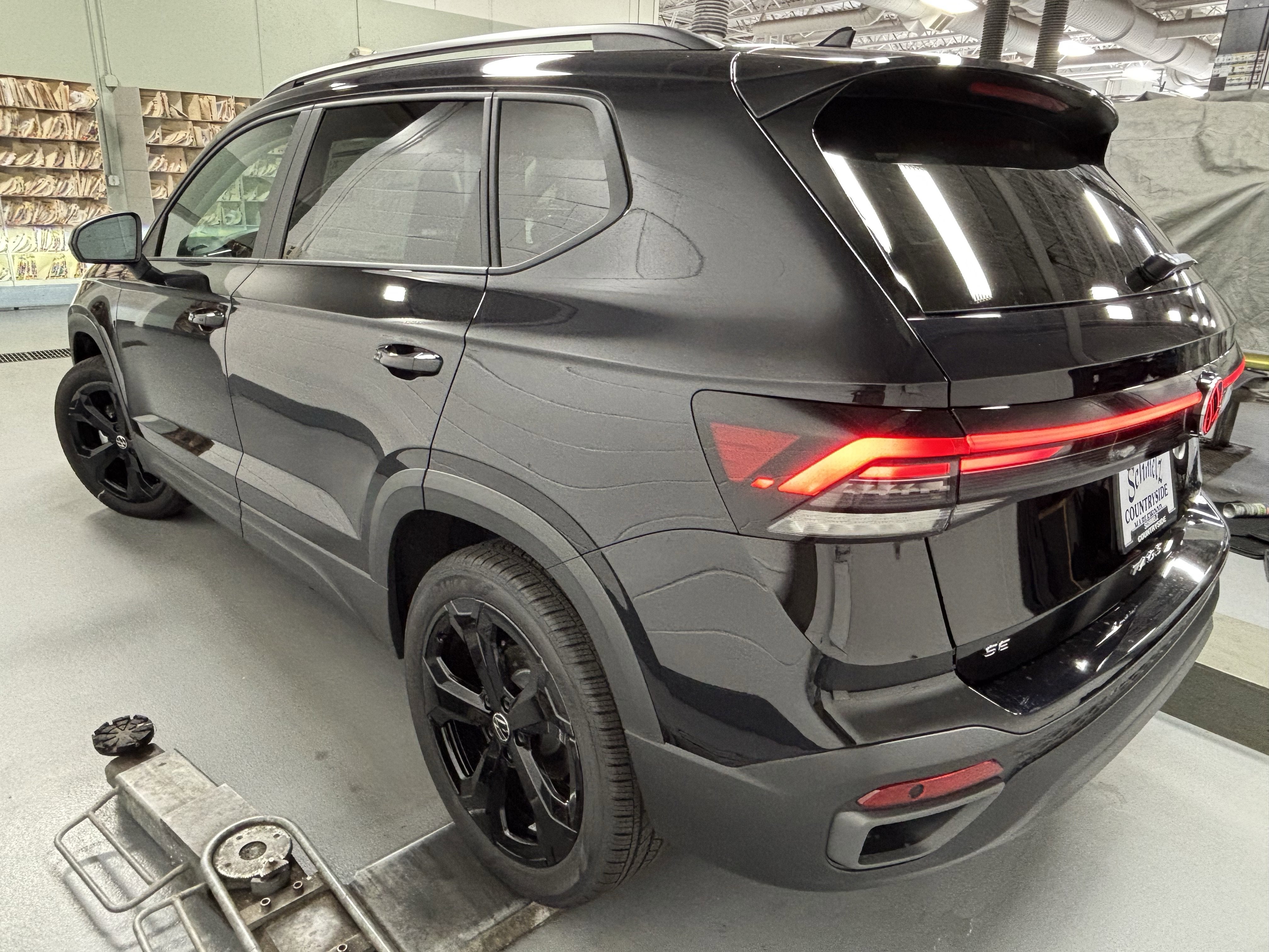 2025 Volkswagen Taos SE Black